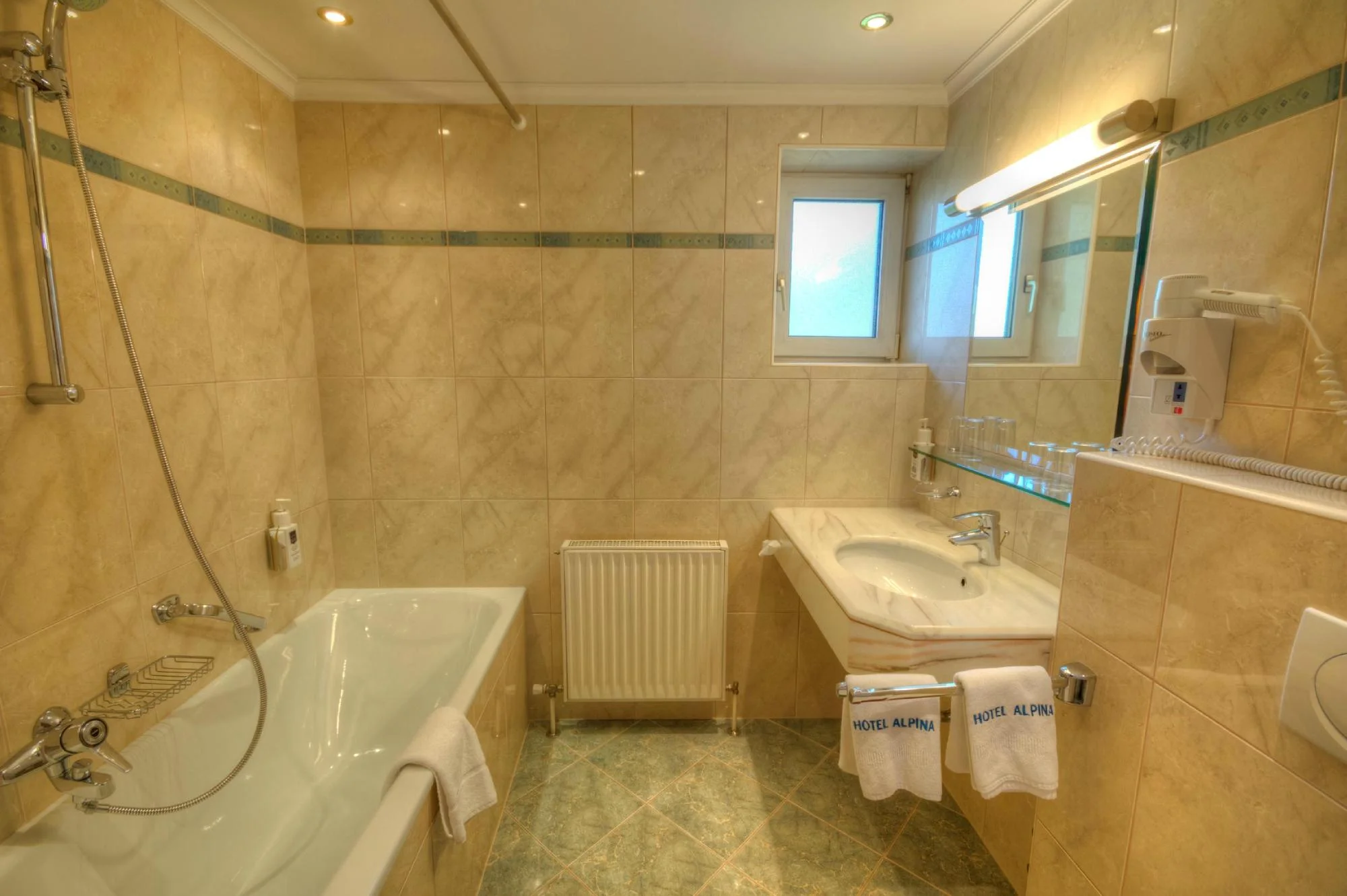 Aktivní dovolená v rakouských Alpách, údolí Gastein: 4* hotel s polopenzí a wellness, noc zdarma