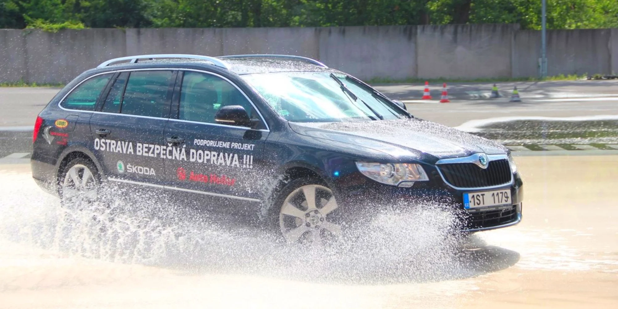 Otevřené vouchery až na 5000 Kč na zážitkové jízdy a kurzy u Libros: Tatra, Hummer, škola driftu i bagr