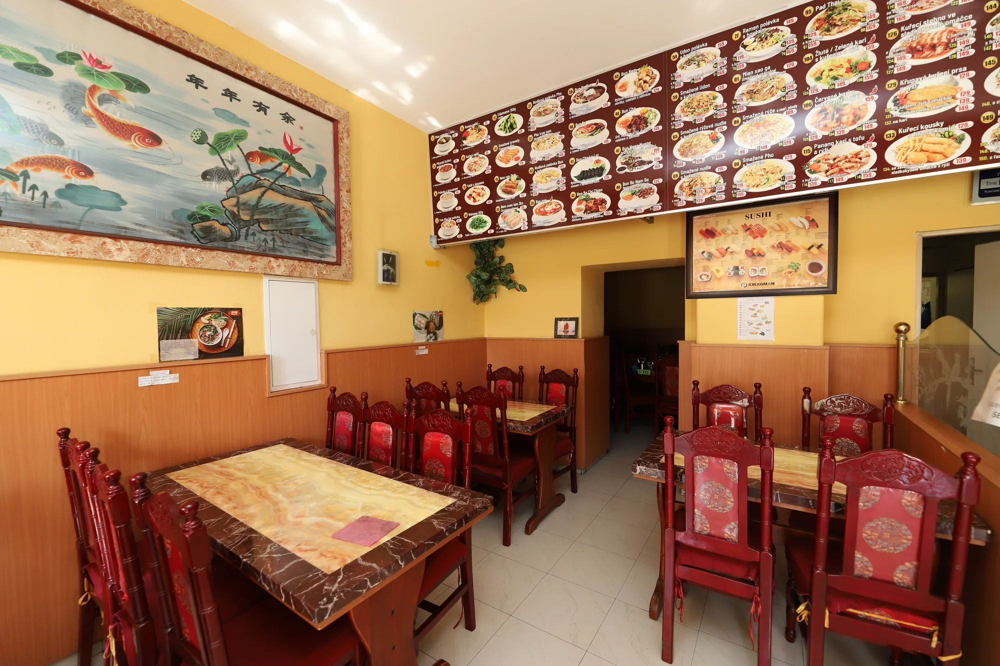 Nabité sushi sety s lososem, tuňákem i smaženou krevetou: 18 až 52 rolek