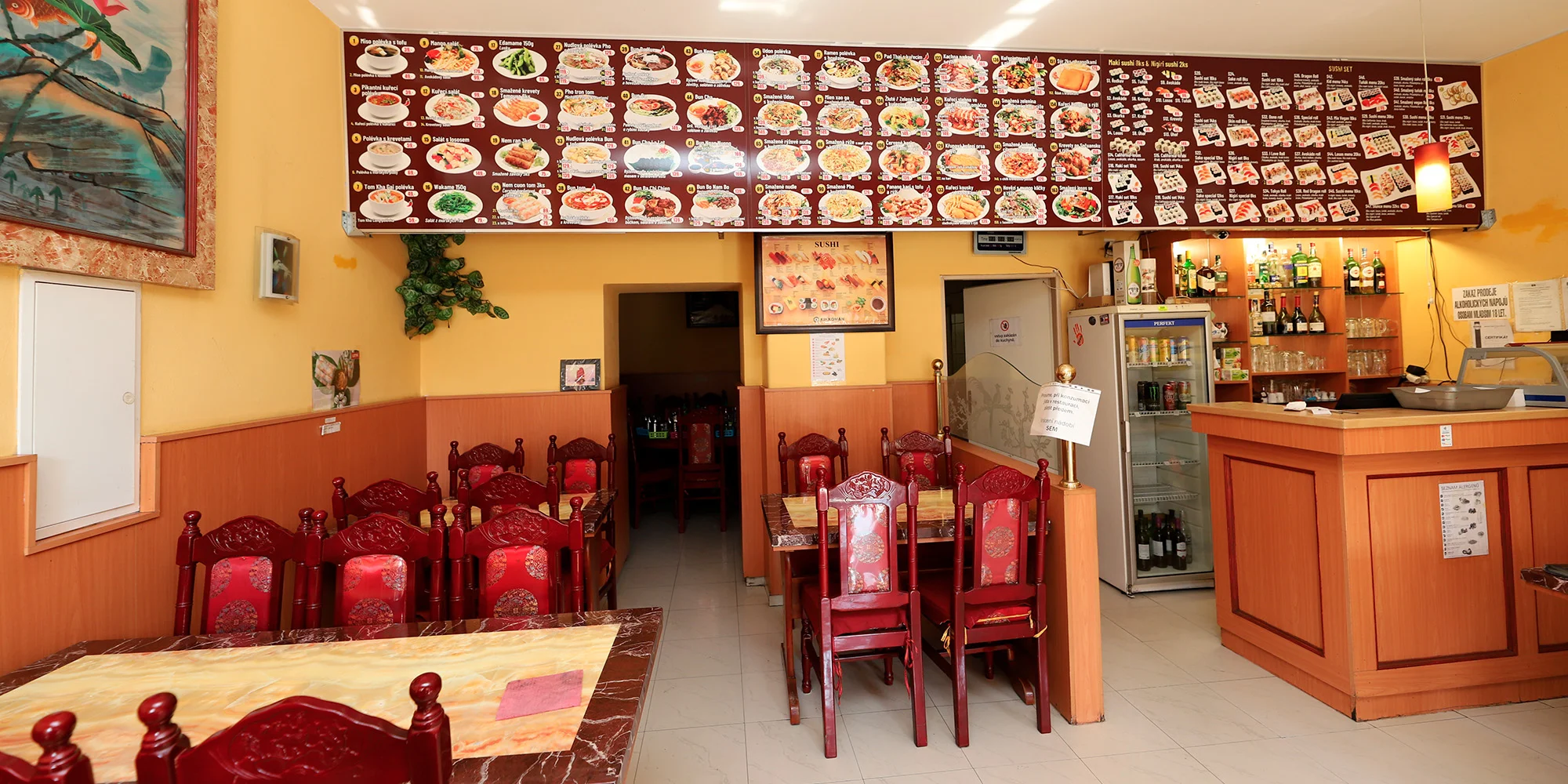 Nabité sushi sety s lososem, tuňákem i smaženou krevetou: 18 až 52 rolek