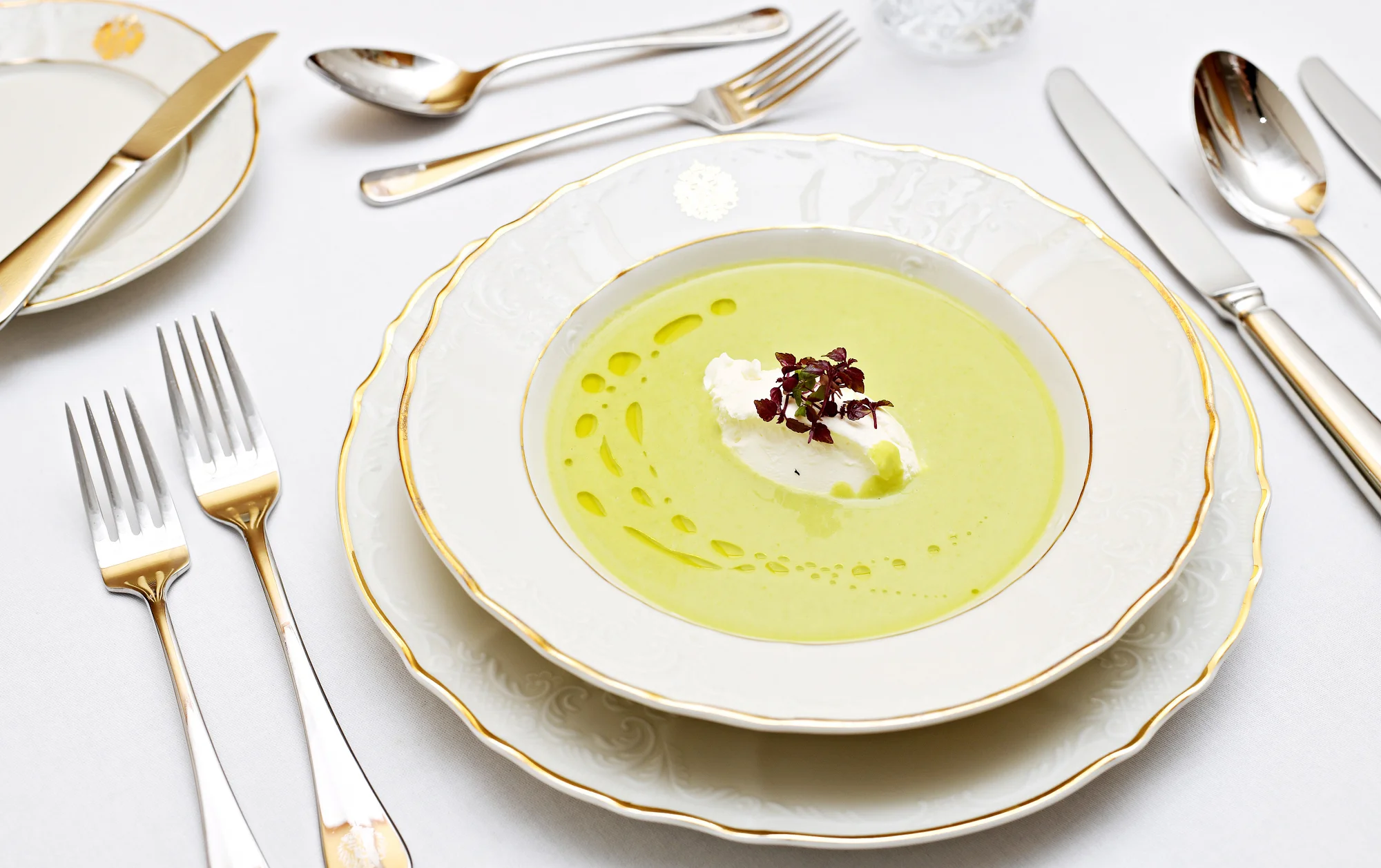 3–5chod. menu dle výběru pro 2 v Grandhotelu Bohemia: konfitované kachní prso, pstruh i dort