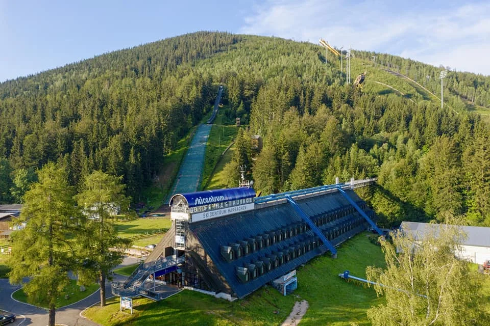 Rodinný pobyt v Harrachově: jídlo, relax i koloběžky a lesnické muzeum