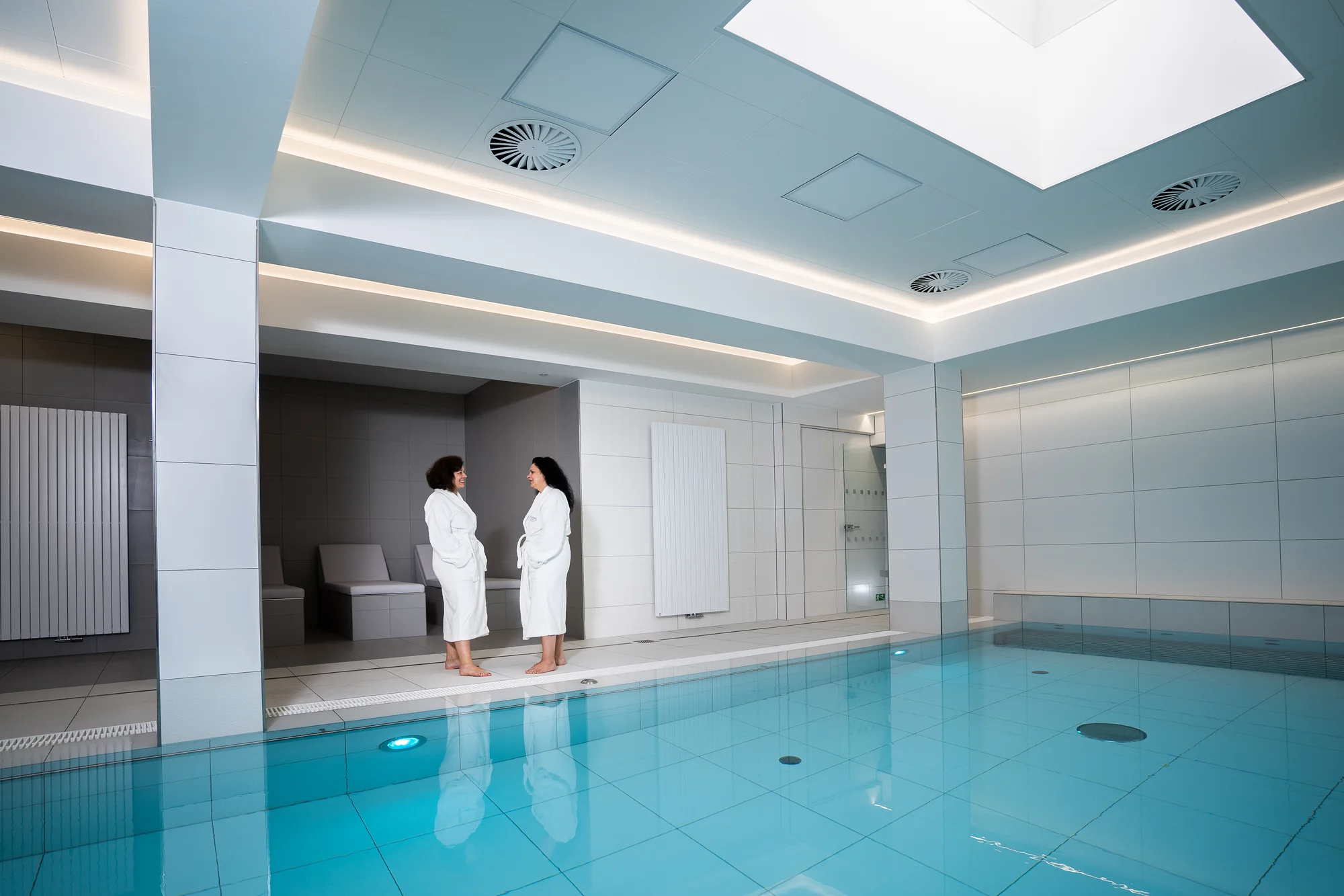 Relaxace v Karlových Varech: hotel přímo u kolonády, nové wellness centrum, procedury a polopenze