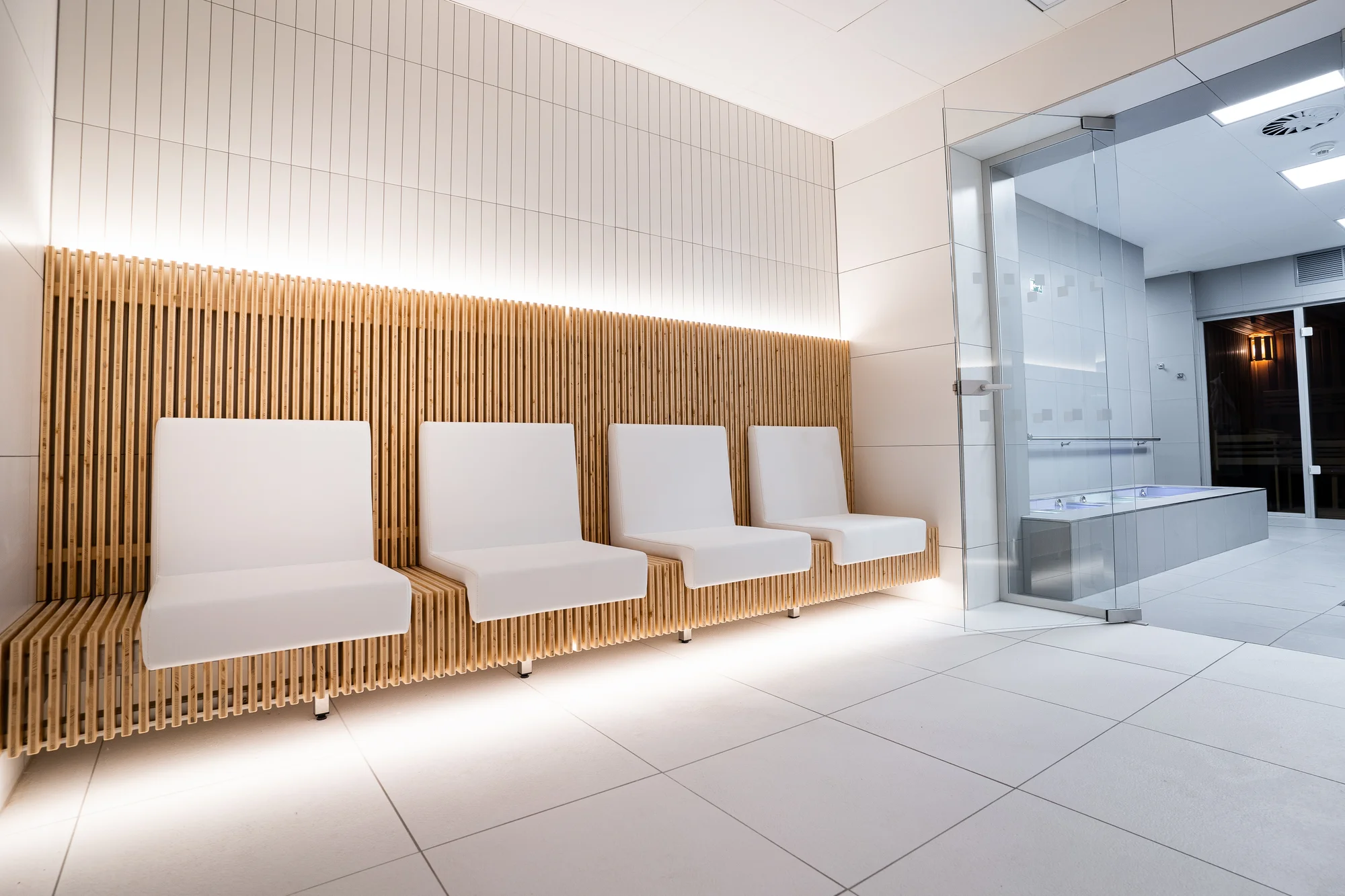 Relaxace v Karlových Varech: hotel přímo u kolonády, nové wellness centrum, procedury a polopenze