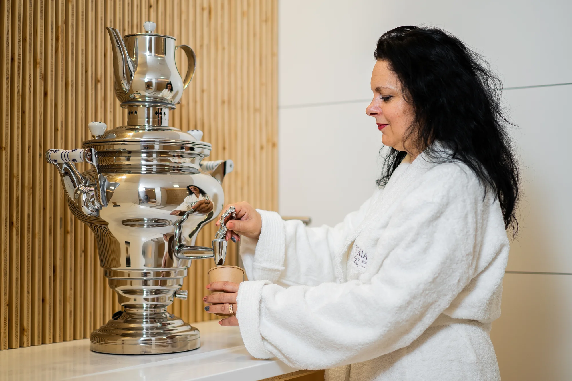 Relaxace v Karlových Varech: hotel přímo u kolonády, nové wellness centrum, procedury a polopenze
