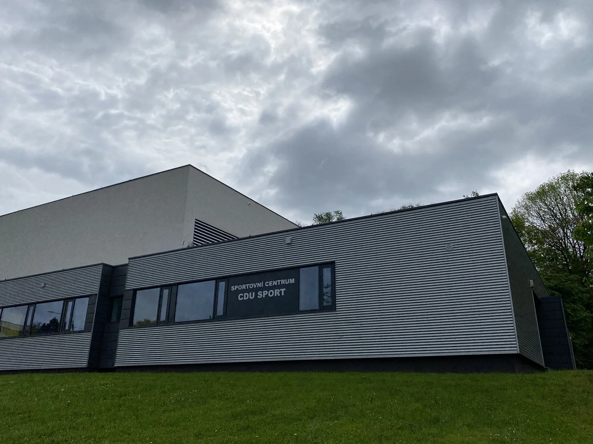 Vstup na venkovní lezeckou stěnu včetně zapůjčení vybavení i permanentky
