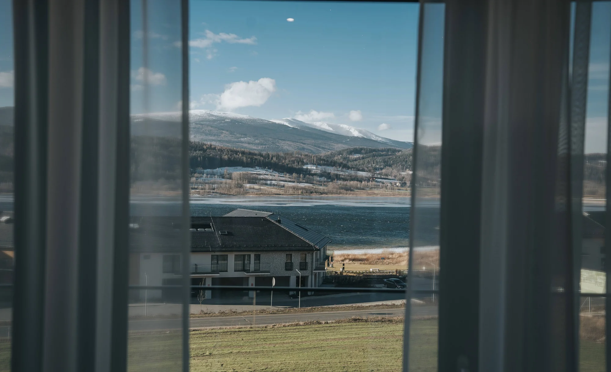 Pobyt v polských Krkonoších: apartmány u jezera Sosnówka, snídaně či polopenze a wellness