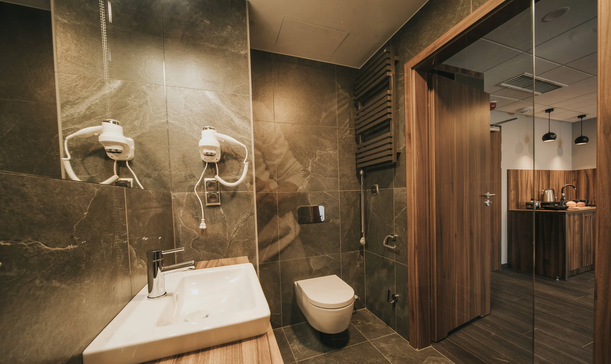 Pobyt v polských Krkonoších: apartmány u jezera Sosnówka, snídaně či polopenze a wellness