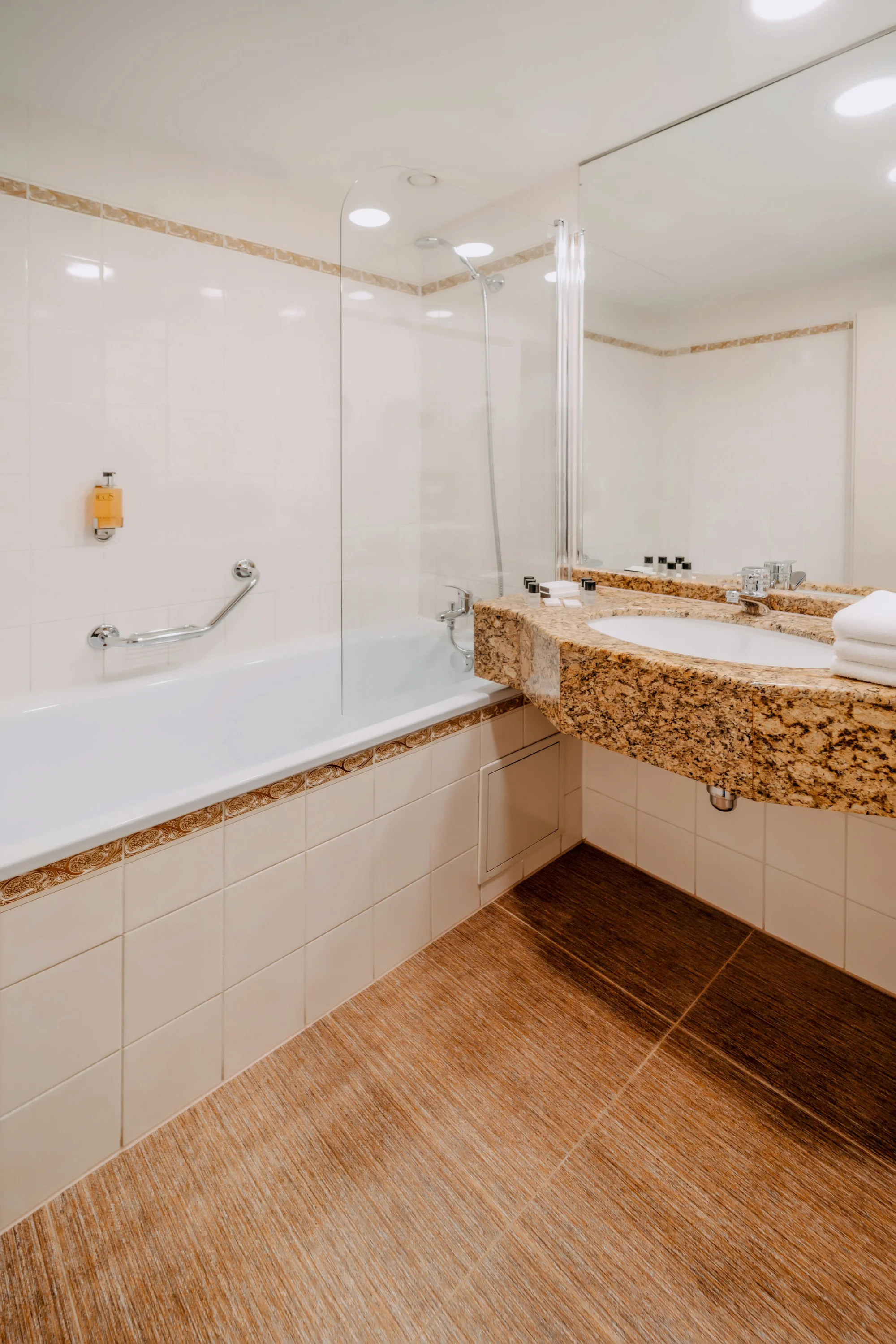 4* trendy hotel se snídaní: blízko zoo, skvělá dostupnost do centra