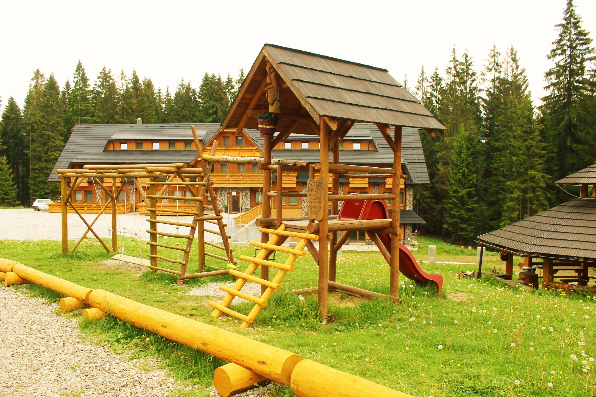 Dovolená v kolibě na Oravě pro pár i rodinu: polopenze, wellness i zapůjčení kol