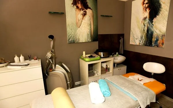 Reflexní masáž chodidel nebo přístrojová lymfodrenáž