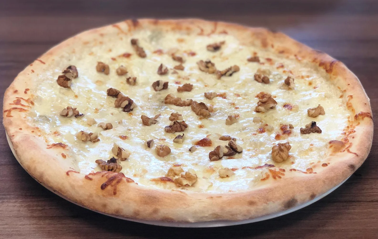 Dvě nebo tři pizzy podle výběru s rozvozem po vybraných lokalitách Brna
