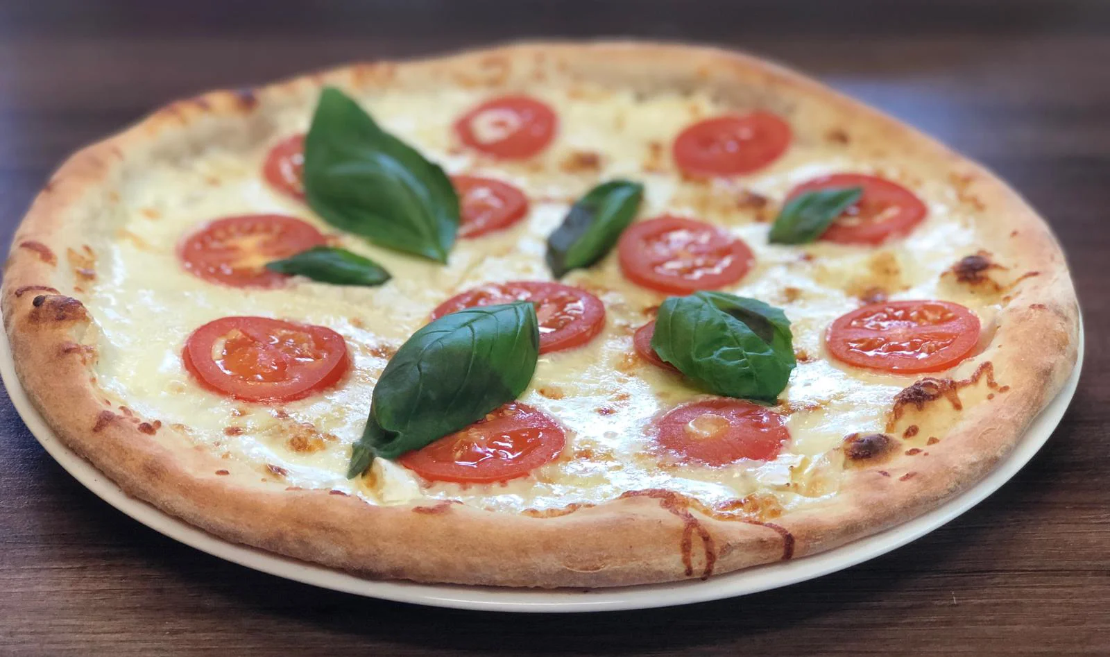 Dvě nebo tři pizzy podle výběru s rozvozem po vybraných lokalitách Brna