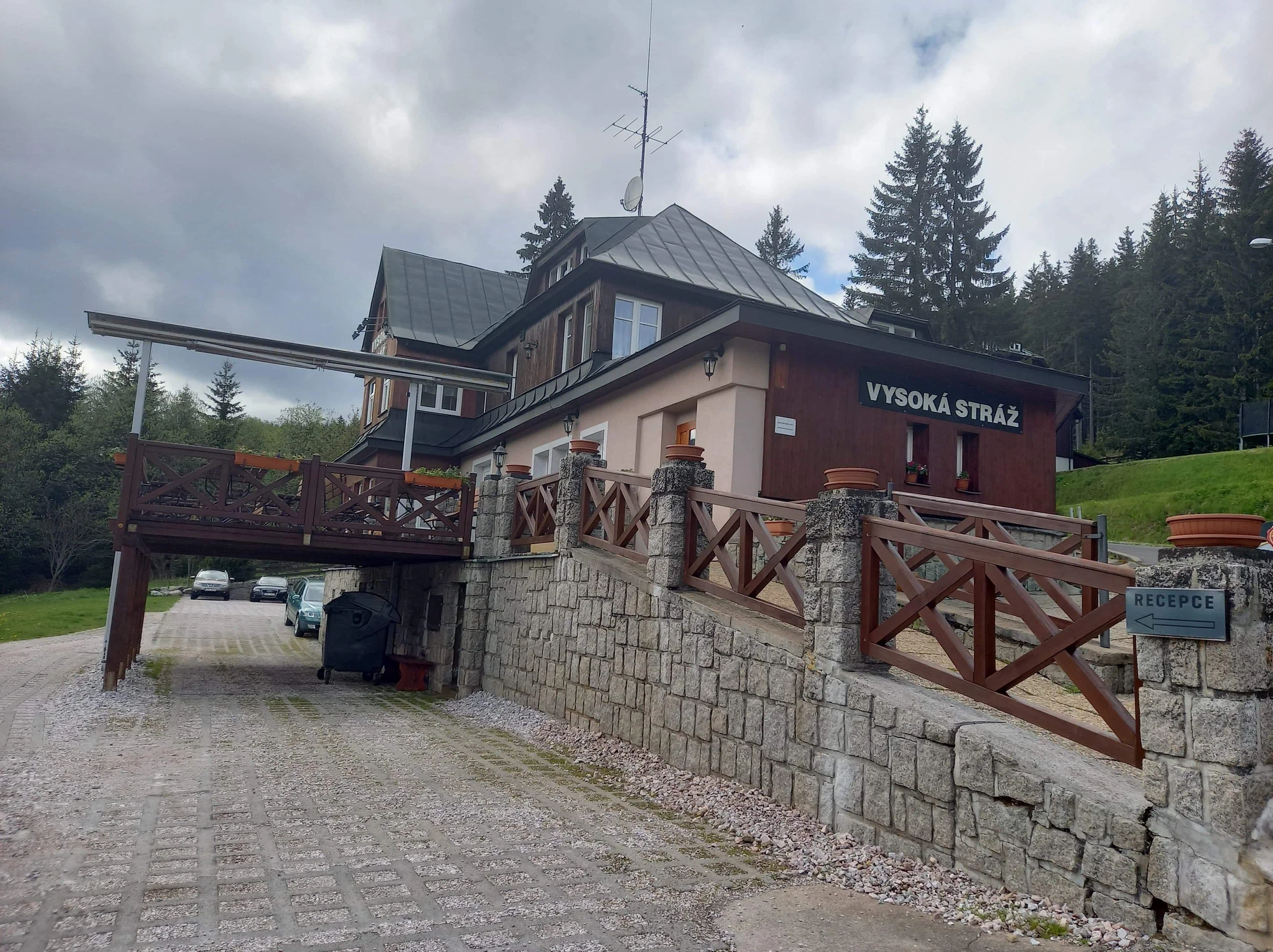 Pobyt v penzionu v Peci pod Sněžkou pro pár i rodinu: polopenze a výlety
