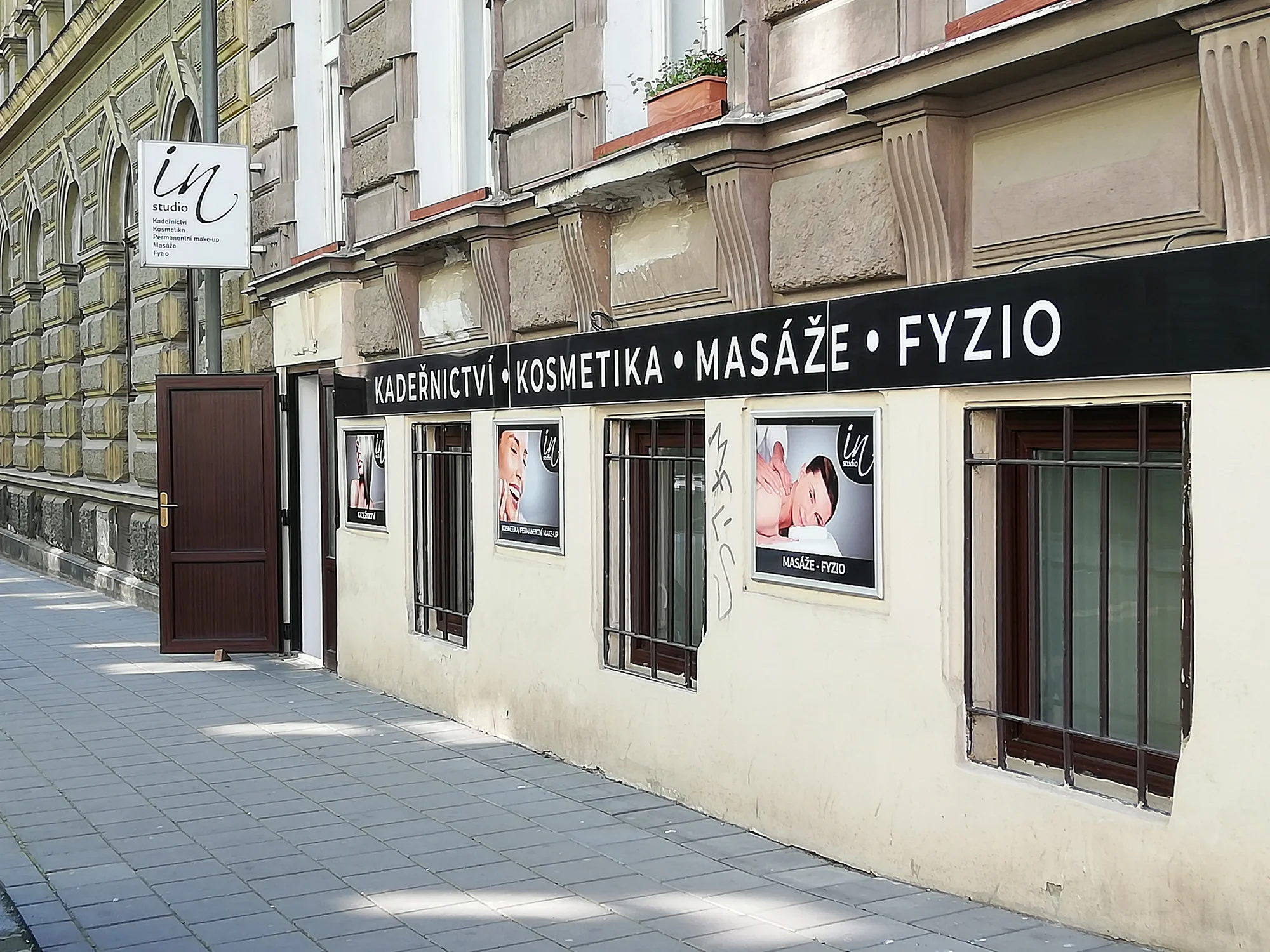 Dokonalé uvolnění: masáž zad a krční páteře se zábalem a lávovými kameny
