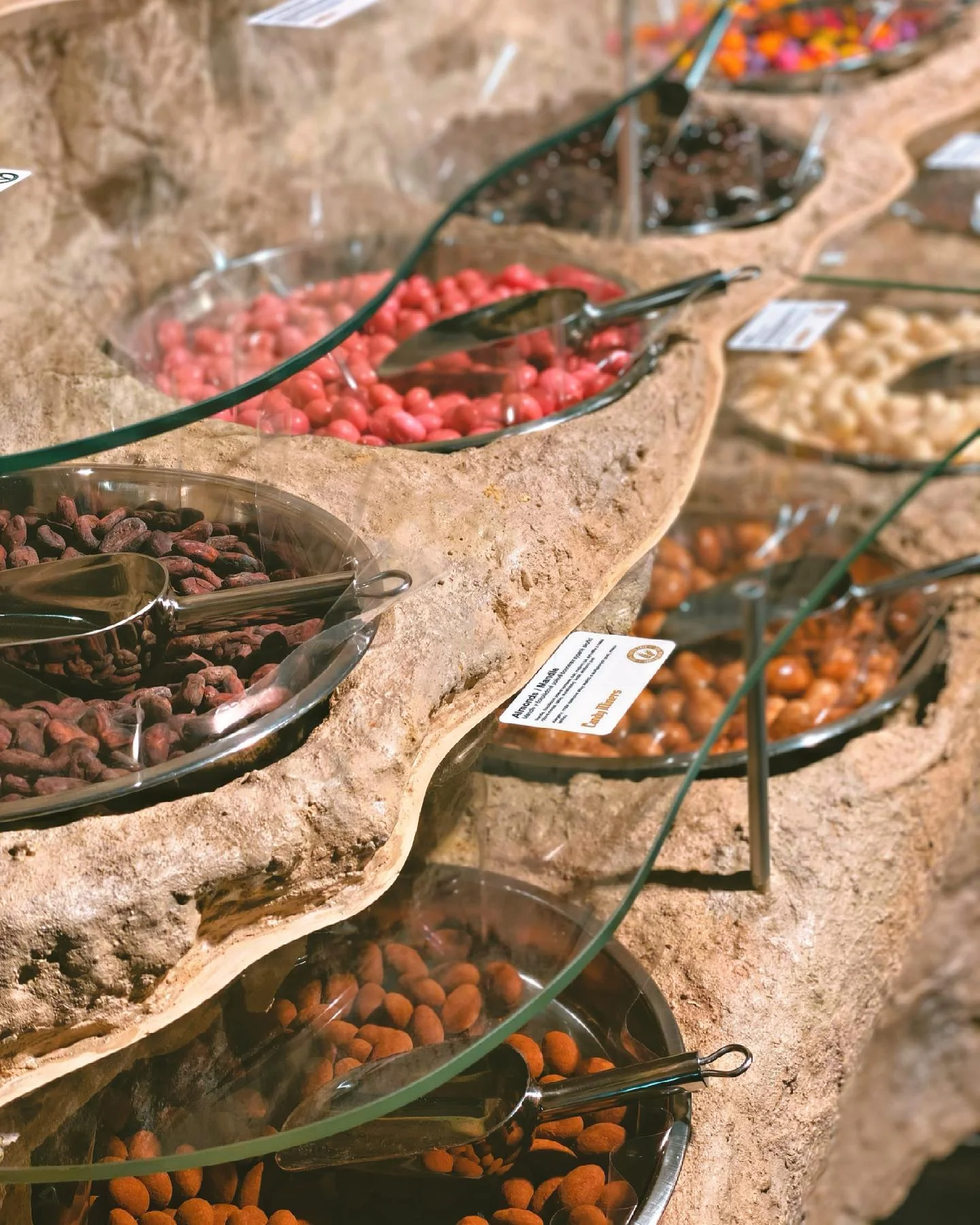 500 či 1000 g sladkostí dle výběru v Candy miners: bonbony, oříšky, ovoce a další sladkosti