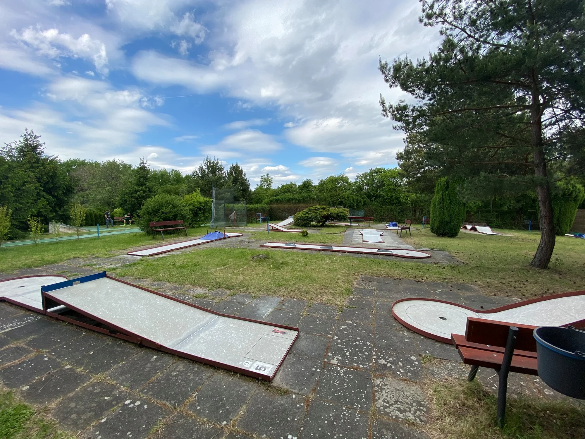 Minigolf o 36 jamkách: zábavná hra pro 2 osoby i rodinu