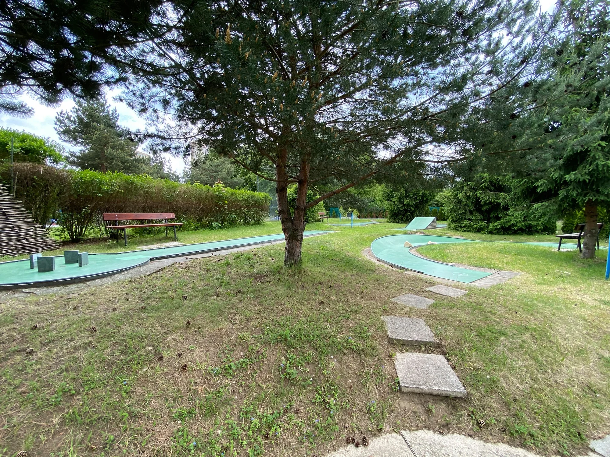 Minigolf o 36 jamkách: zábavná hra pro 2 osoby i rodinu