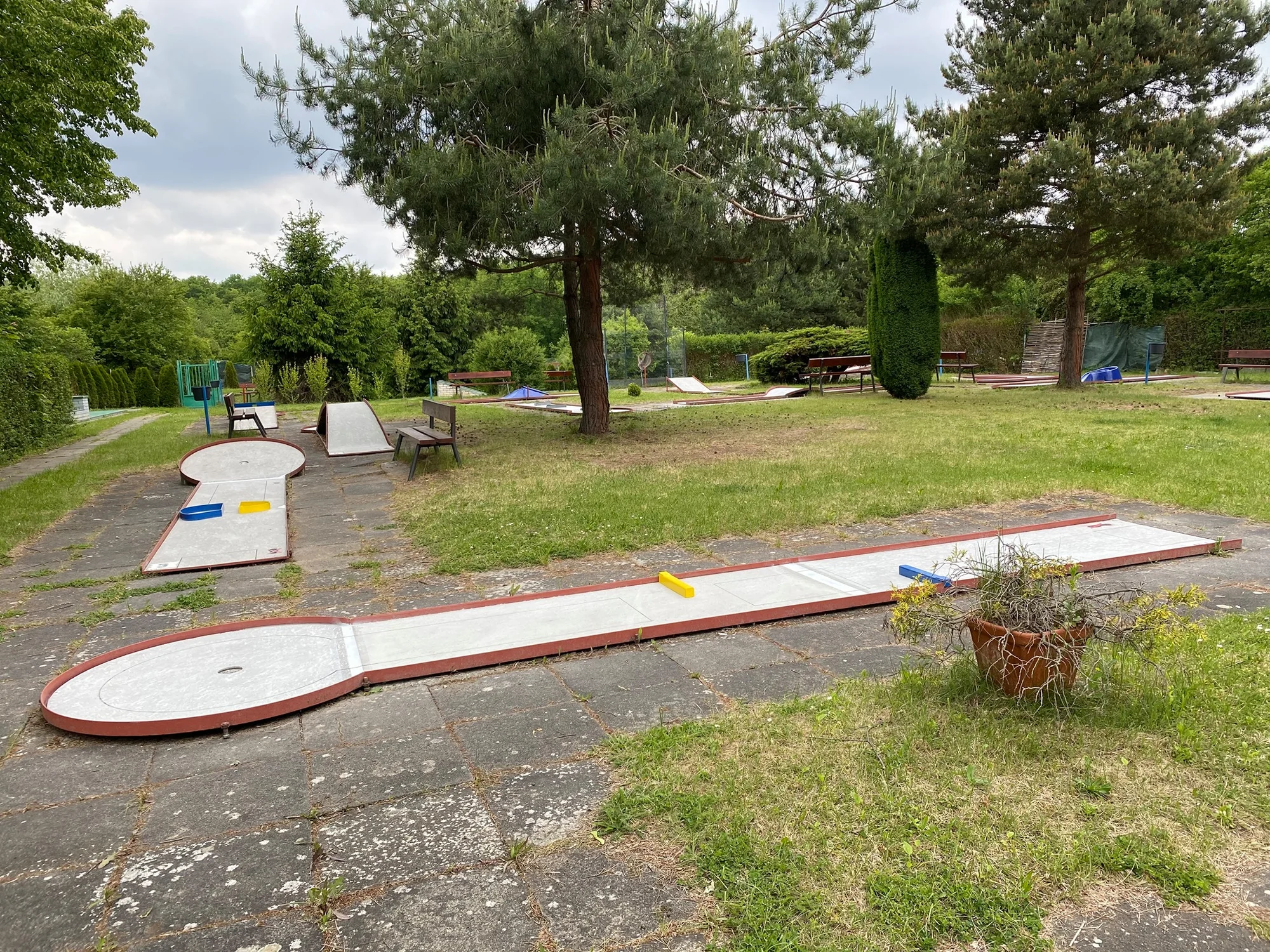 Minigolf o 36 jamkách: zábavná hra pro 2 osoby i rodinu