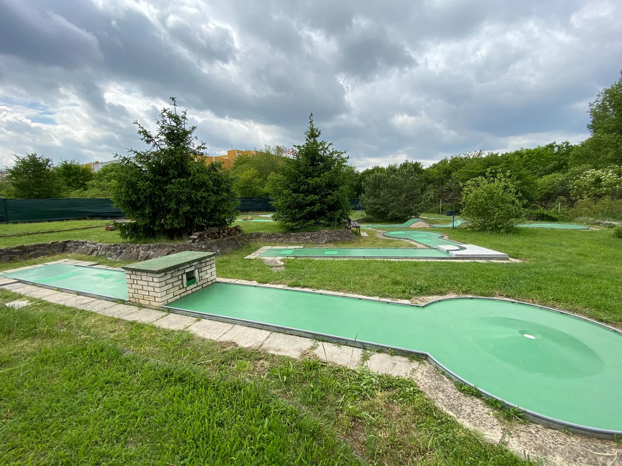 Minigolf o 36 jamkách: zábavná hra pro 2 osoby i rodinu