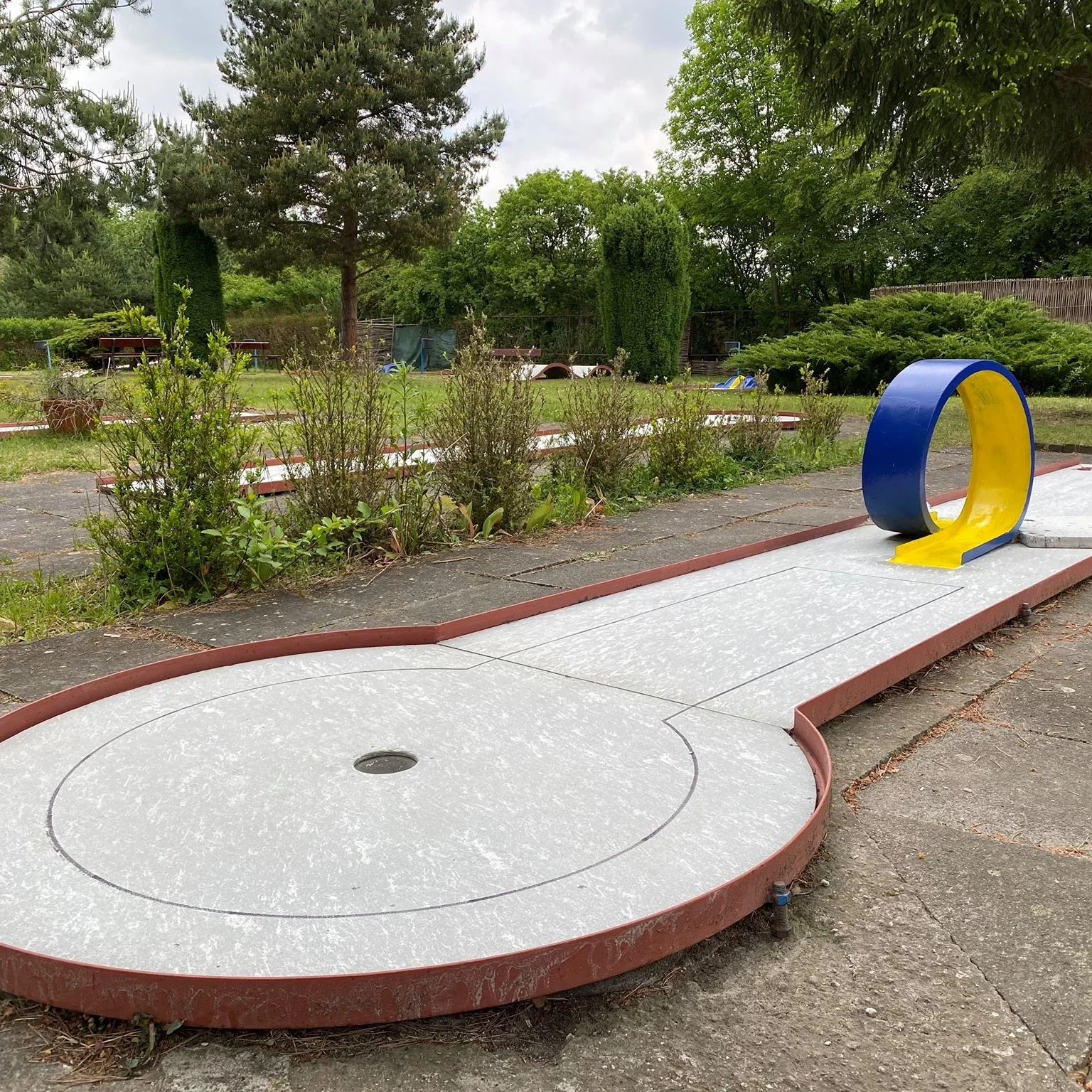 Minigolf o 36 jamkách: zábavná hra pro 2 osoby i rodinu