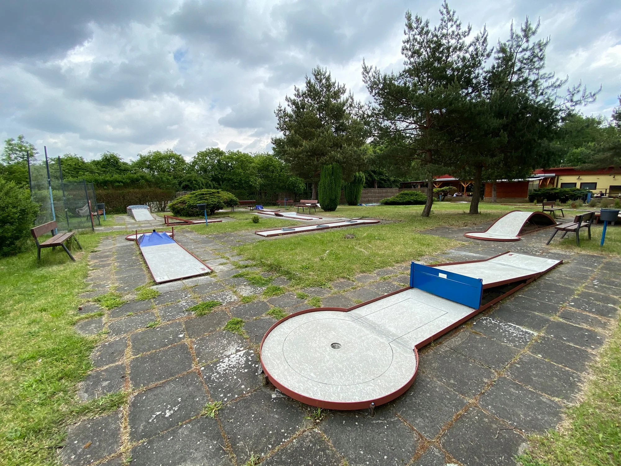 Minigolf o 36 jamkách: zábavná hra pro 2 osoby i rodinu