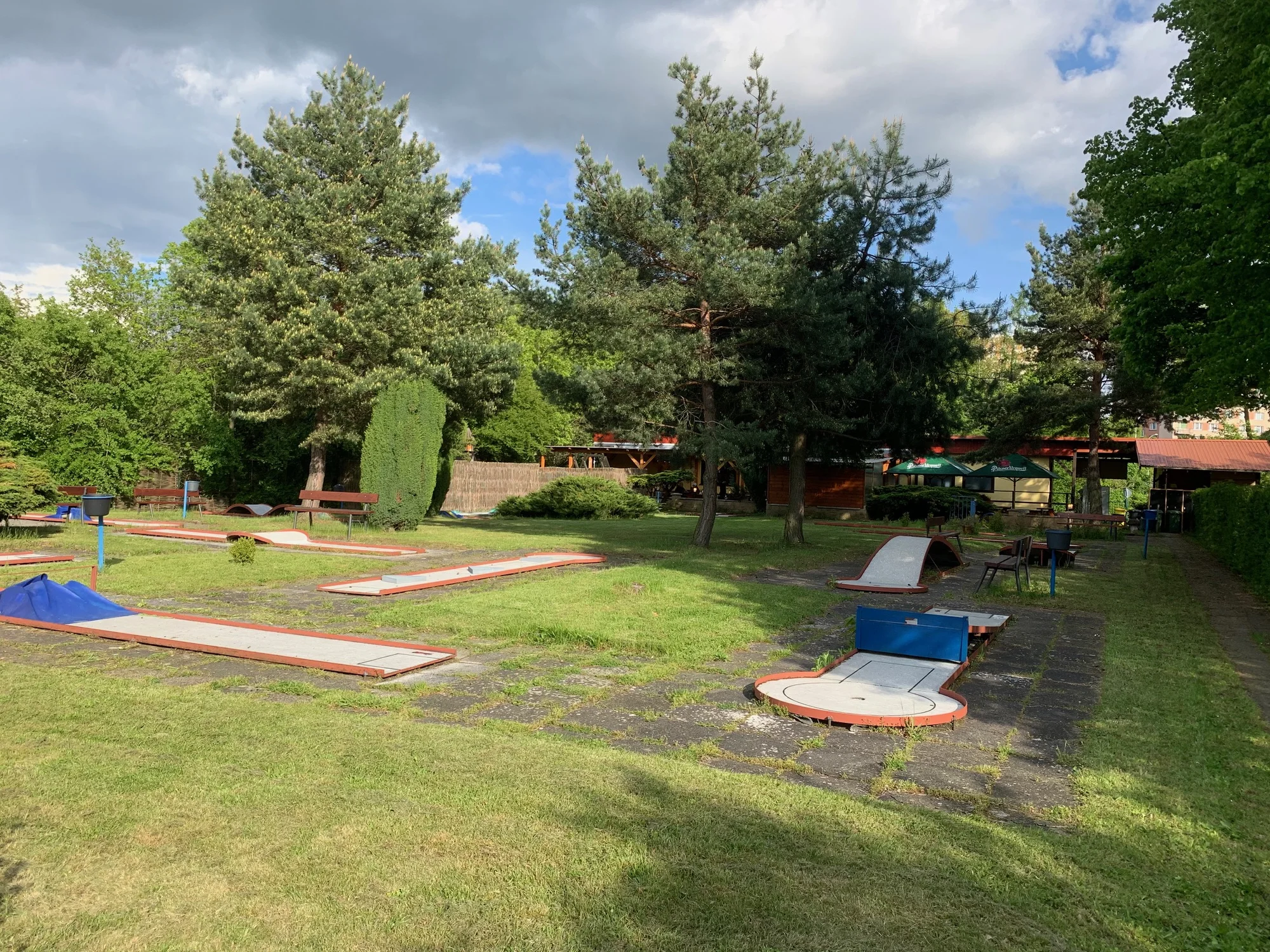 Minigolf o 36 jamkách: zábavná hra pro 2 osoby i rodinu