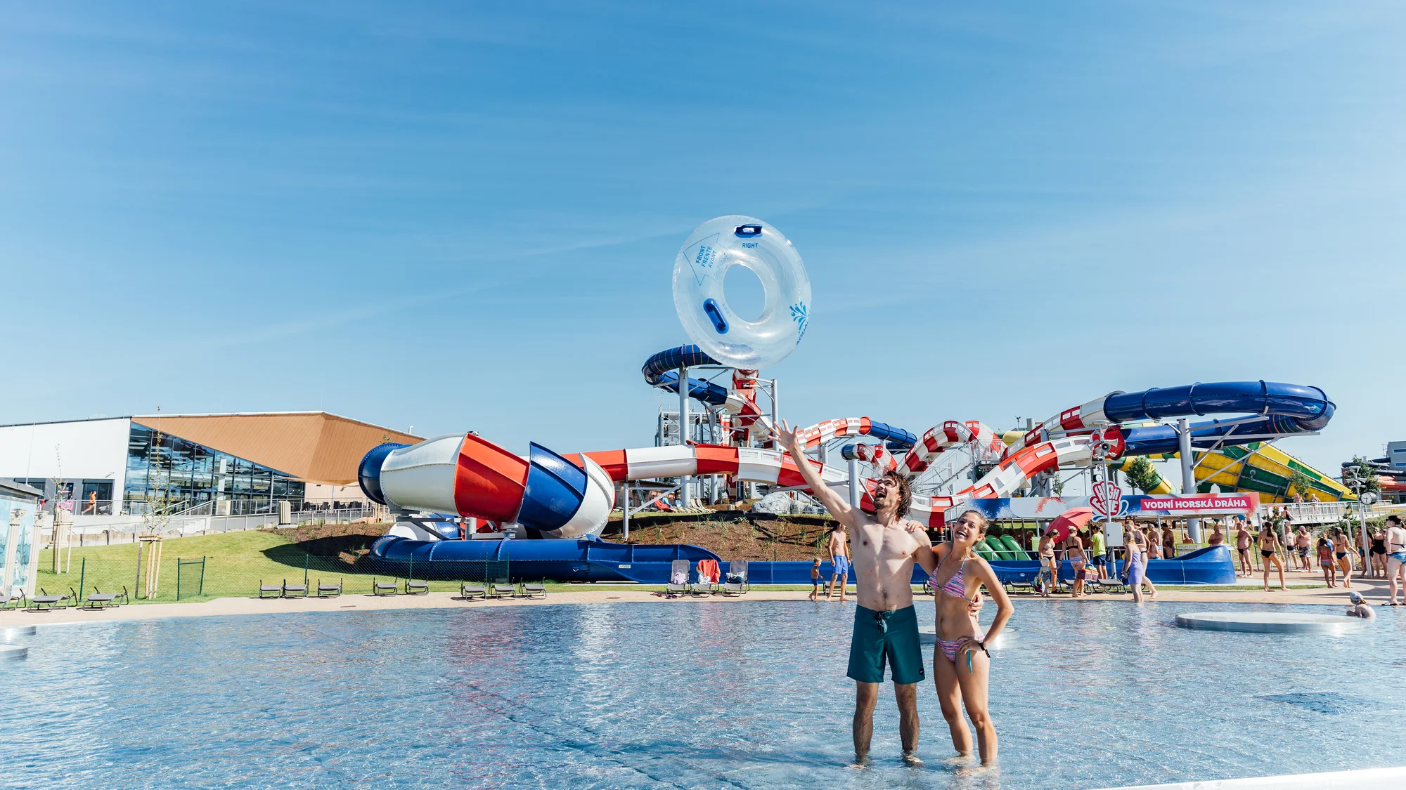 Léto na plné pecky a 100 Kč v kreditech zpět: Aqualand Moravia s vodním hradem a vodní horskou dráhou