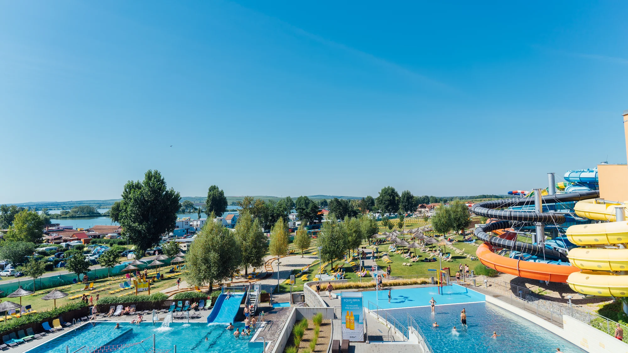 Léto na plné pecky a 100 Kč v kreditech zpět: Aqualand Moravia s vodním hradem a vodní horskou dráhou