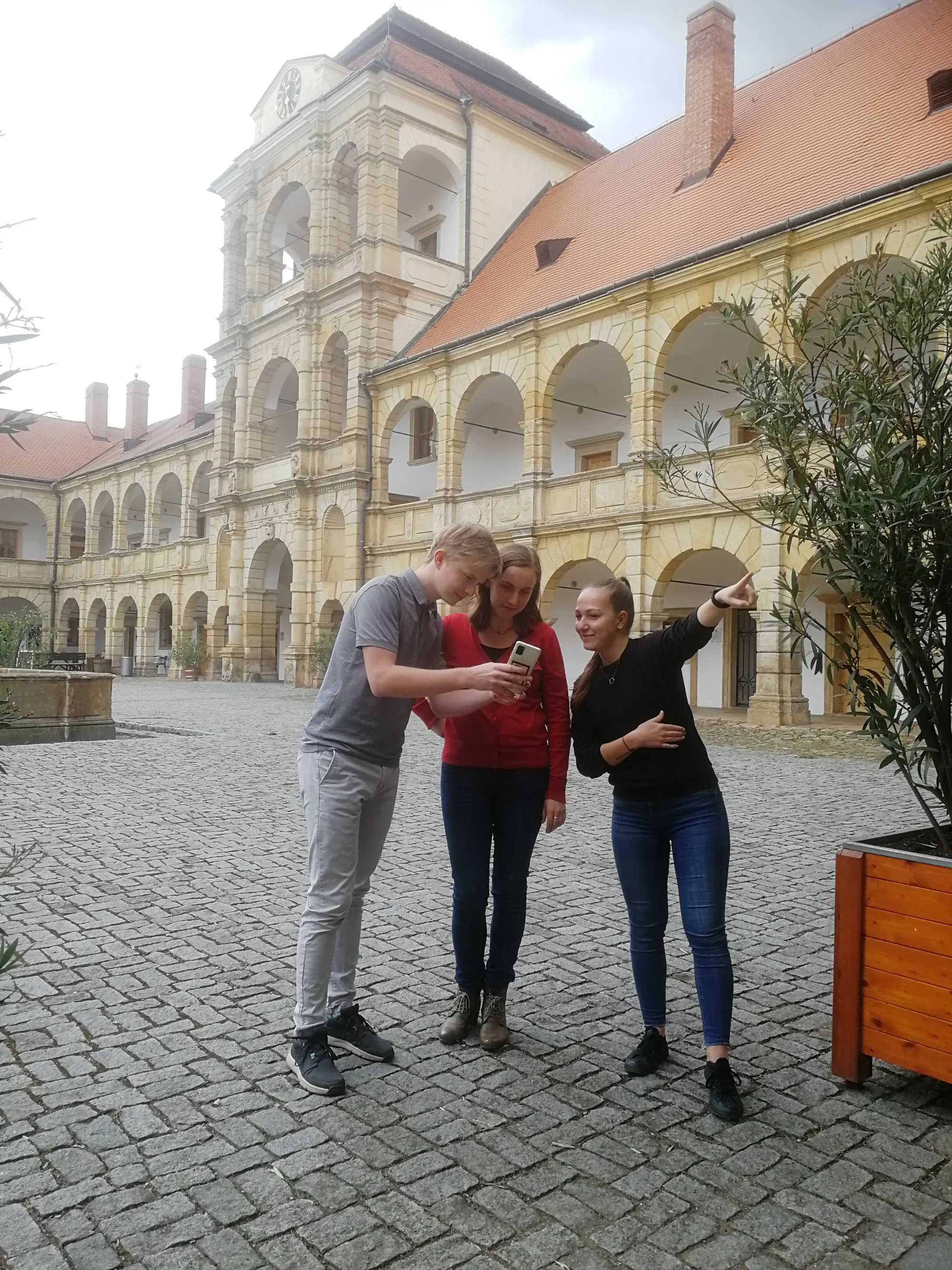 Venkovní únikové hry: Objevujte tajemství, řešte hádanky a zažijte dobrodružství!