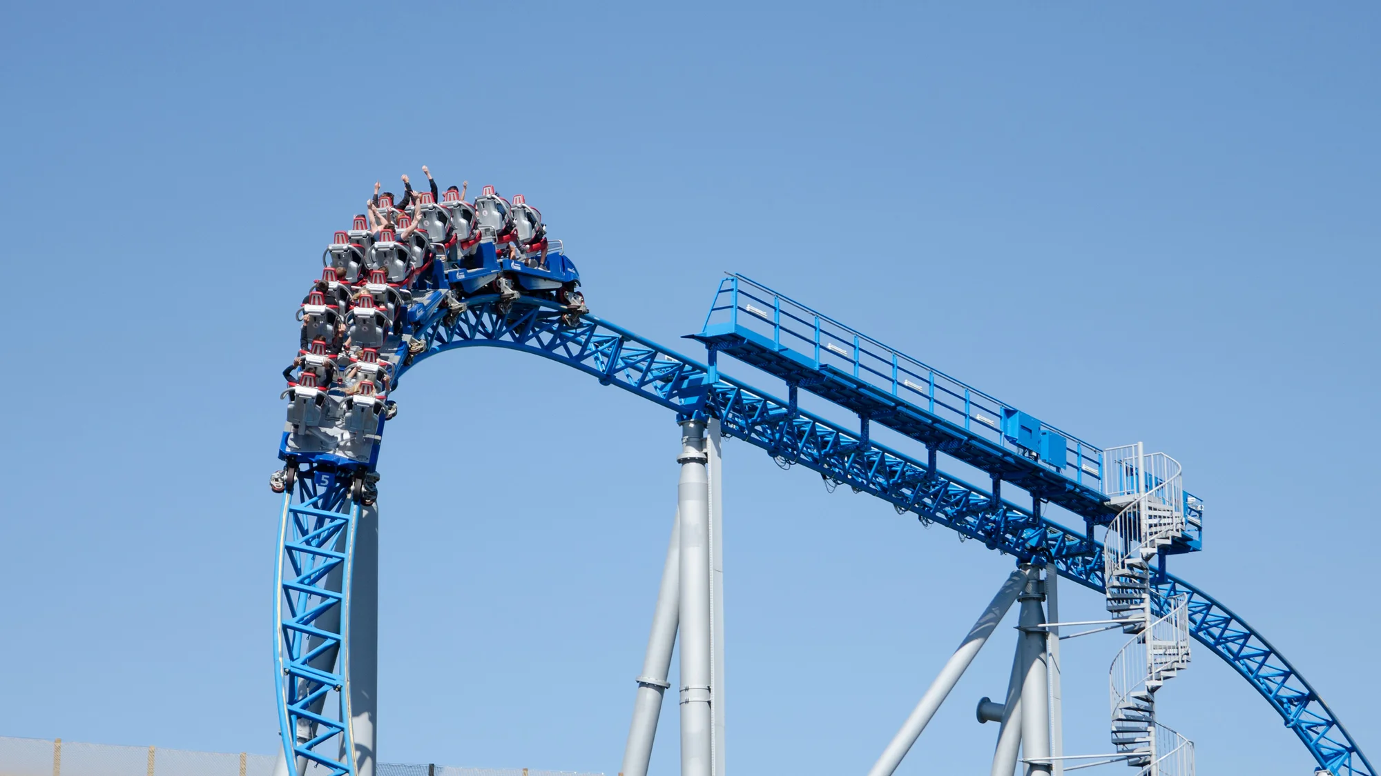 Čtyřdenní zájezd autobusem za koupáním na Jadranu a návštěvou zábavního parku Gardaland