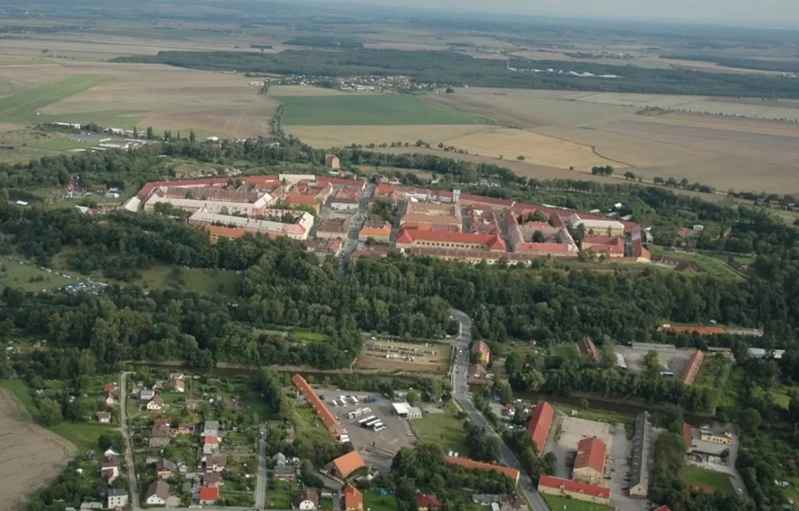 Vyhlídkový let s výhledy na krajinu, zámky i hrady českým letadlem Tulák