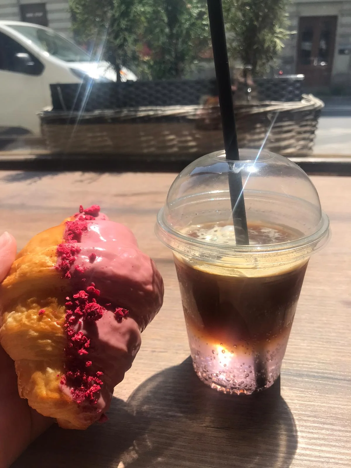 Dobrota ve francouzském stylu: croissant a káva podle výběru pro dva