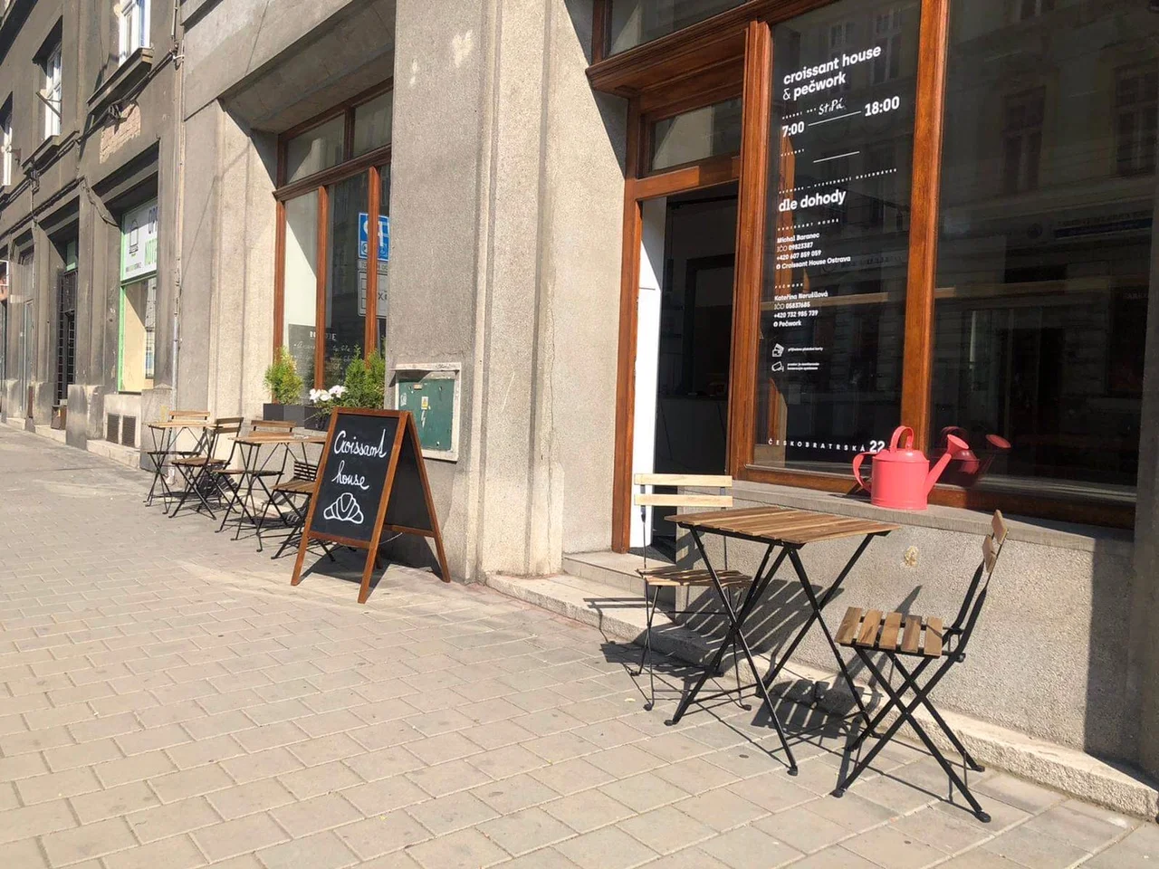 Dobrota ve francouzském stylu: croissant a káva podle výběru pro dva