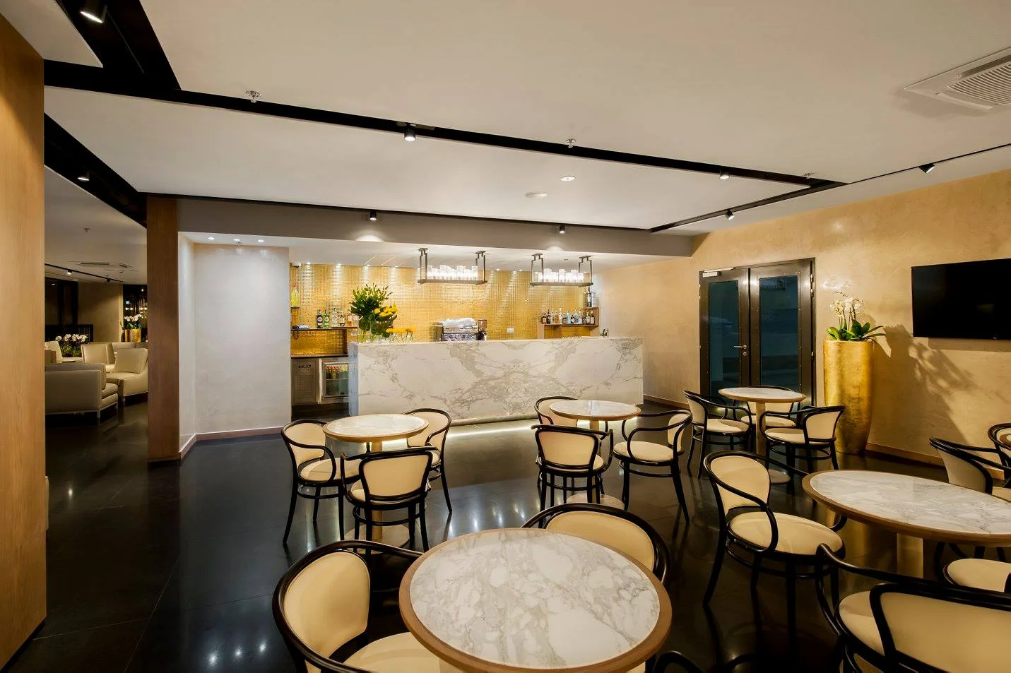 Moderní hotel na Rohanském nábřeží s bohatými snídaněmi