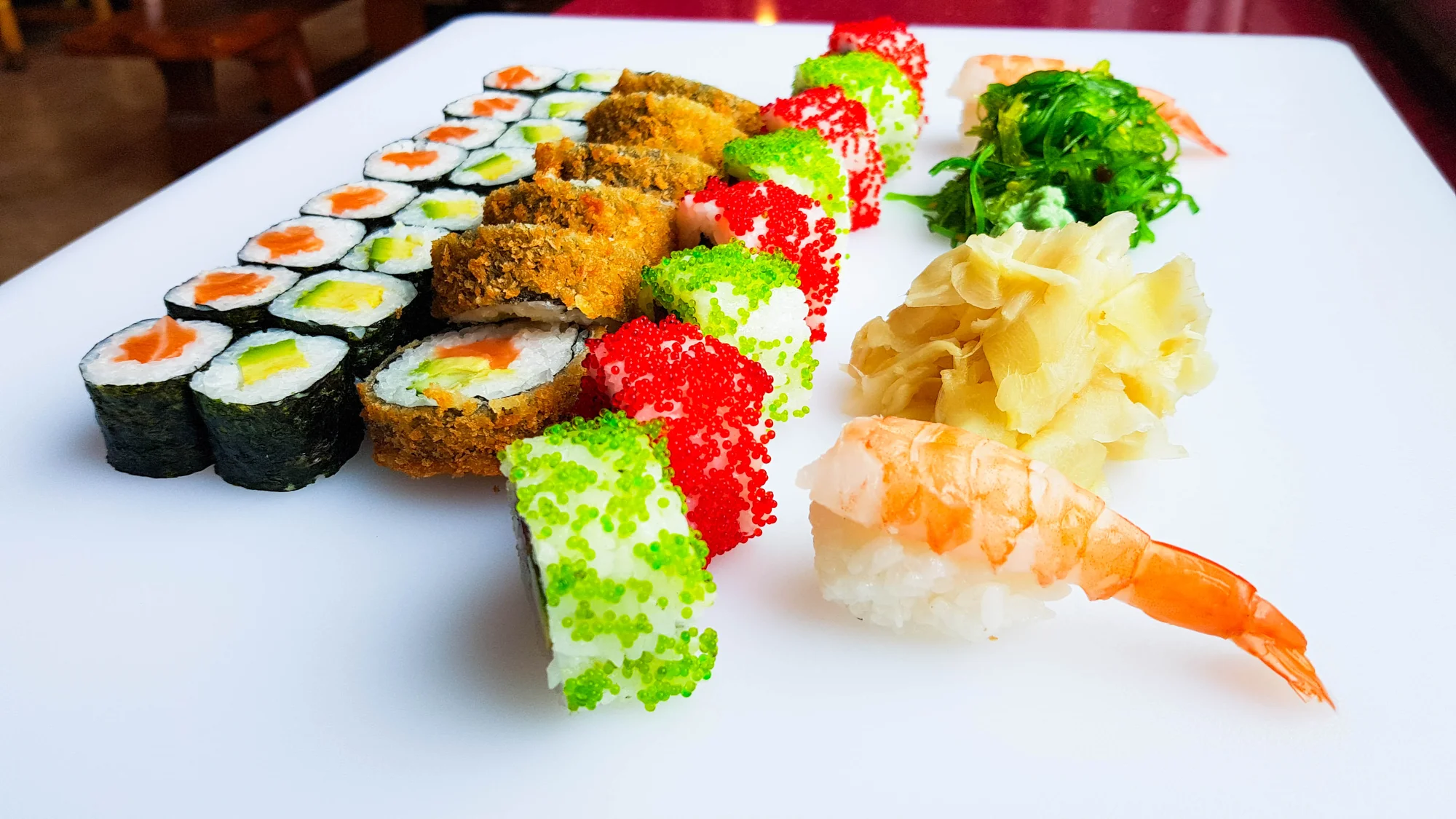 Sushi set s 32 či 53 ks: krab, krevety, tuňák, okurka, avokádo i losos