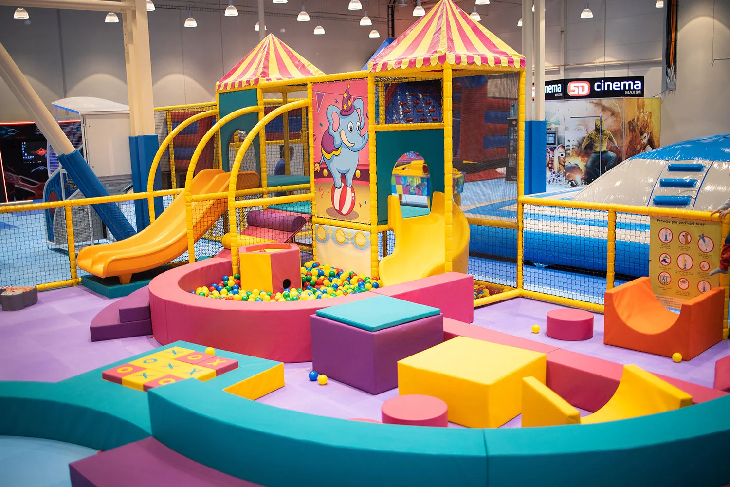 Vstup do dětského Cirkus Parku o rozloze 3000 m²: nejmodernější atrakce ve střední Evropě