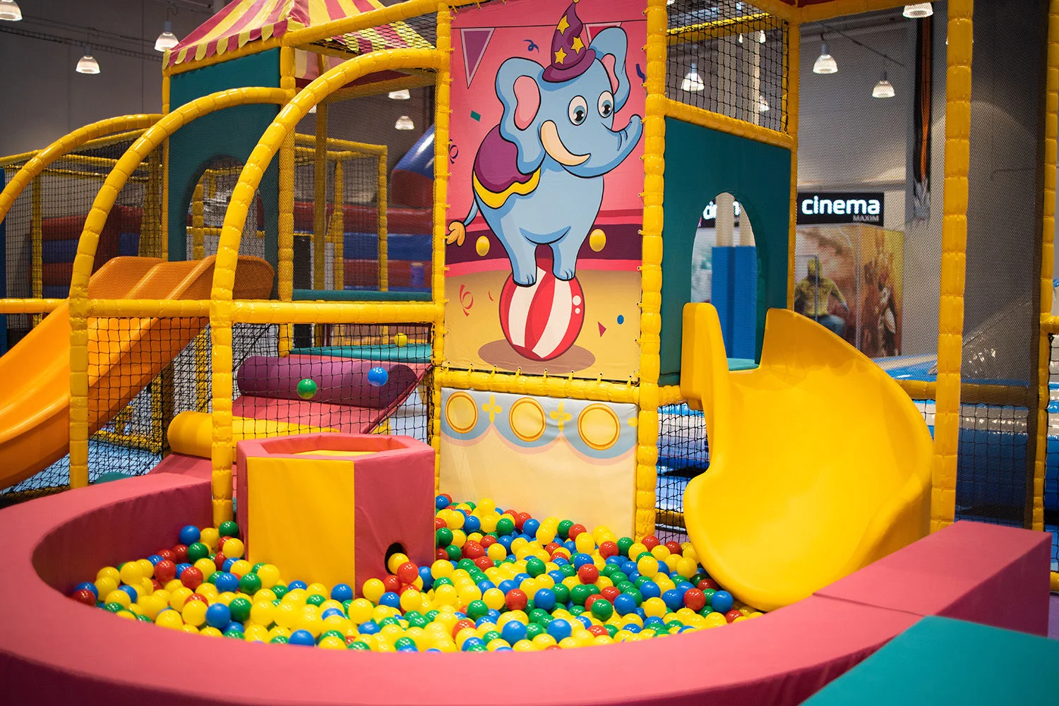 Vstup do dětského Cirkus Parku o rozloze 3000 m²: nejmodernější atrakce ve střední Evropě