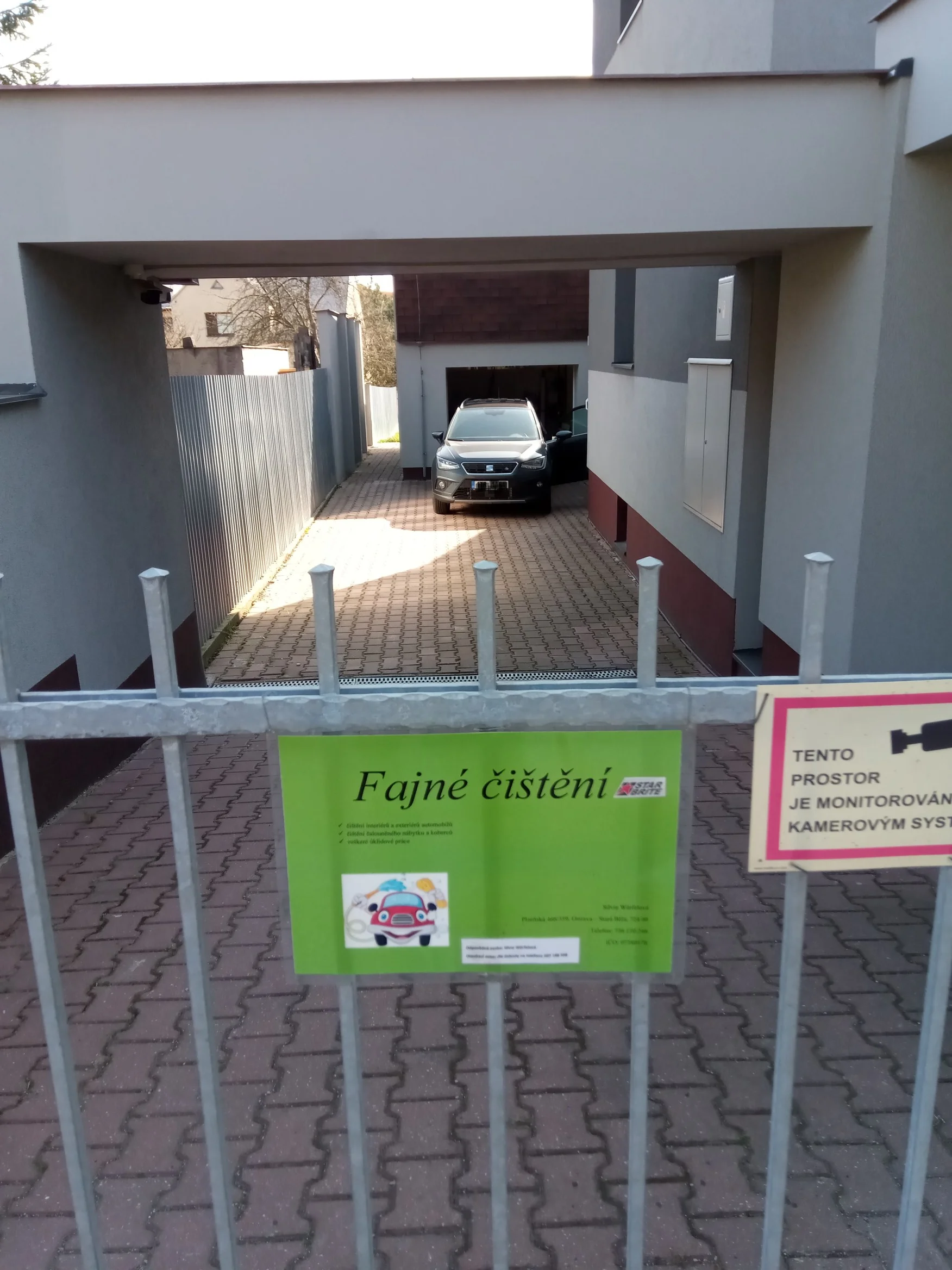 Důkladná péče o vaše auto: tepování sedadel i čištění interiéru
