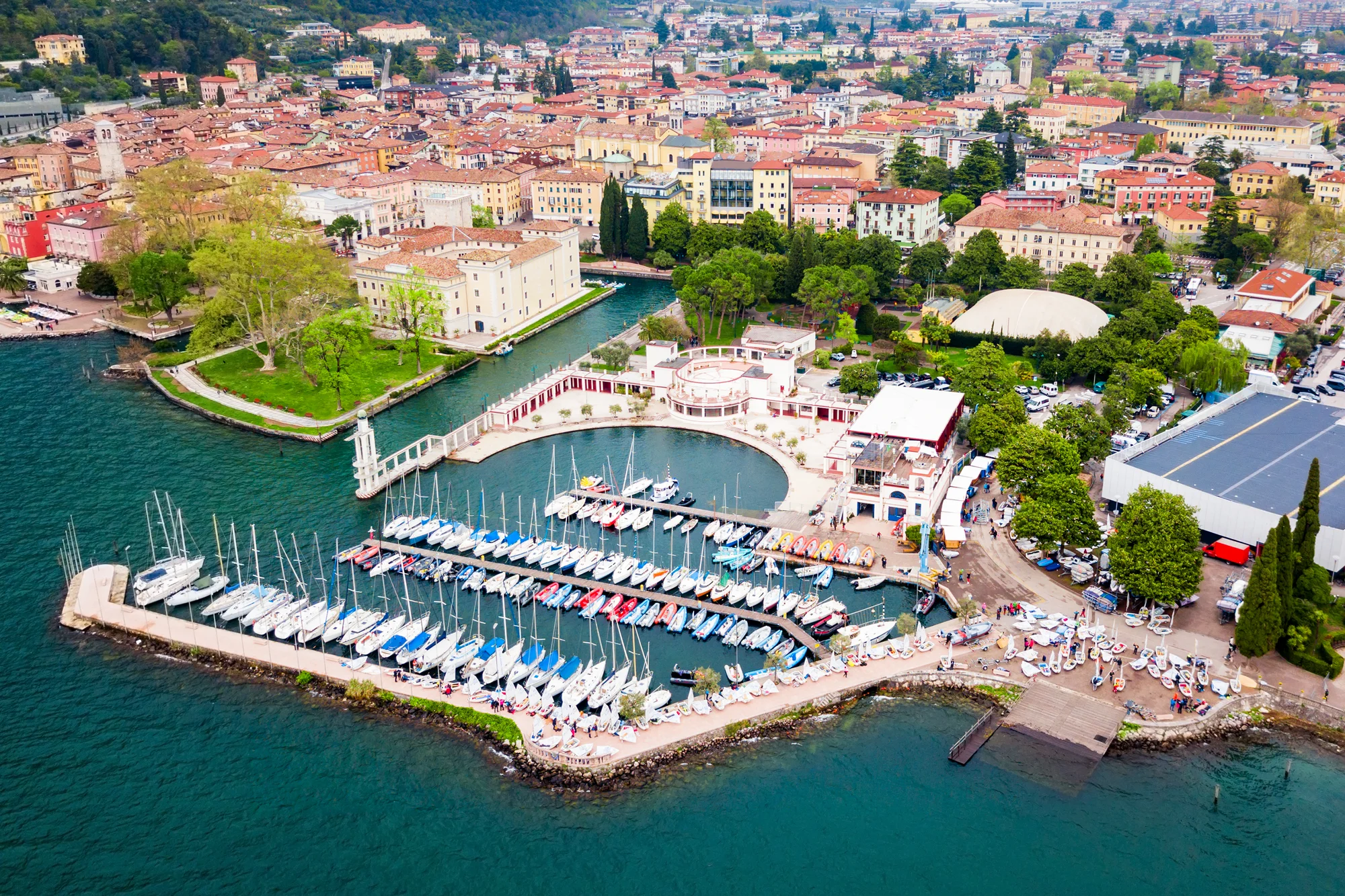Třídenní výlet autobusem k italskému jezeru Lago di Garda vč. koupání a prohlídky památek