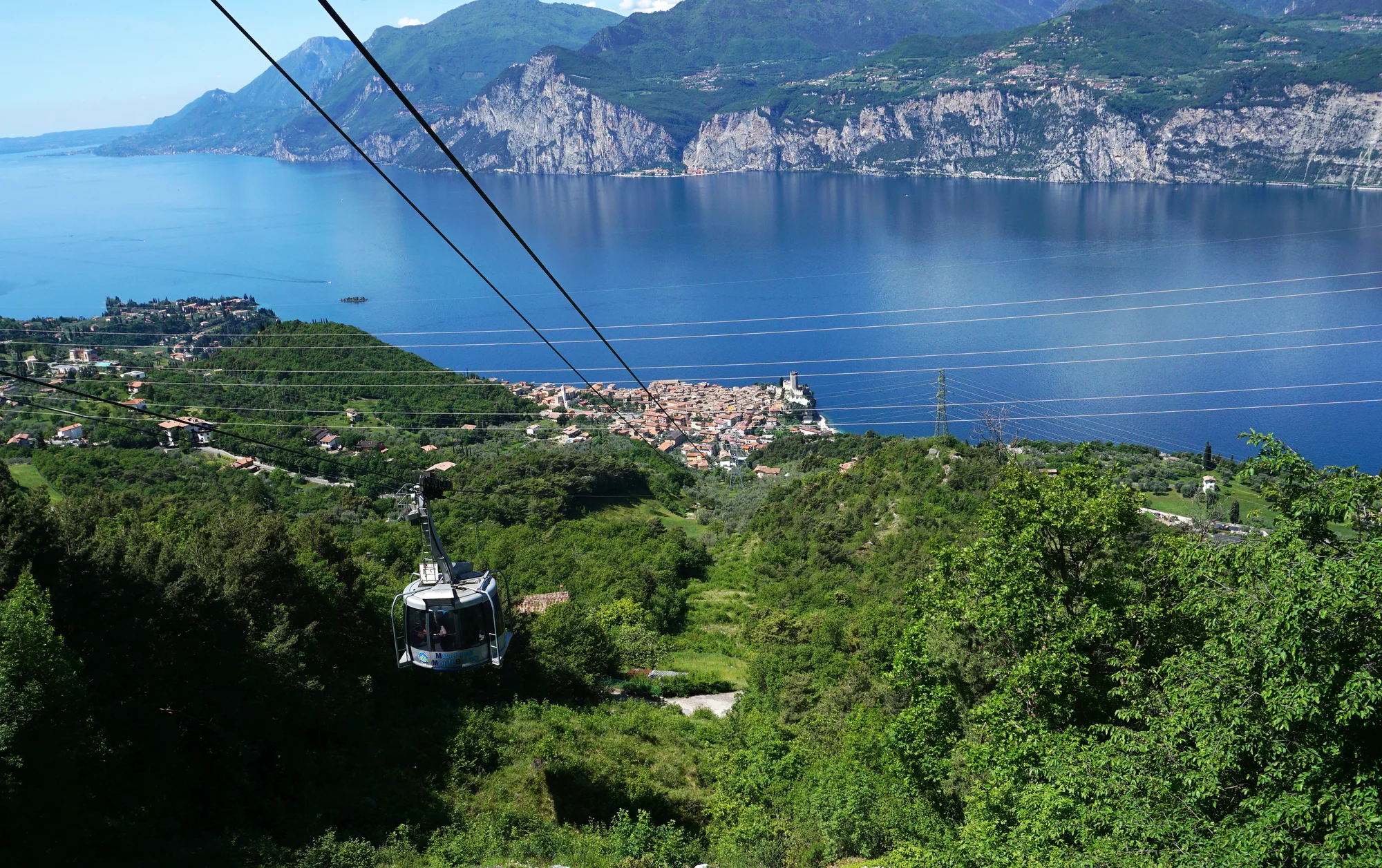 Třídenní výlet autobusem k italskému jezeru Lago di Garda vč. koupání a prohlídky památek