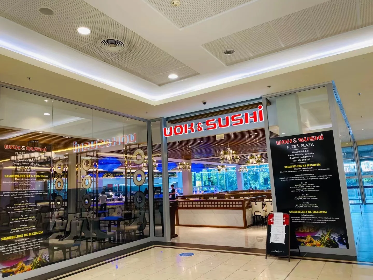 2 hodiny neomezené konzumace asijských pokrmů a dalších specialit: wok, sushi a gril bufet