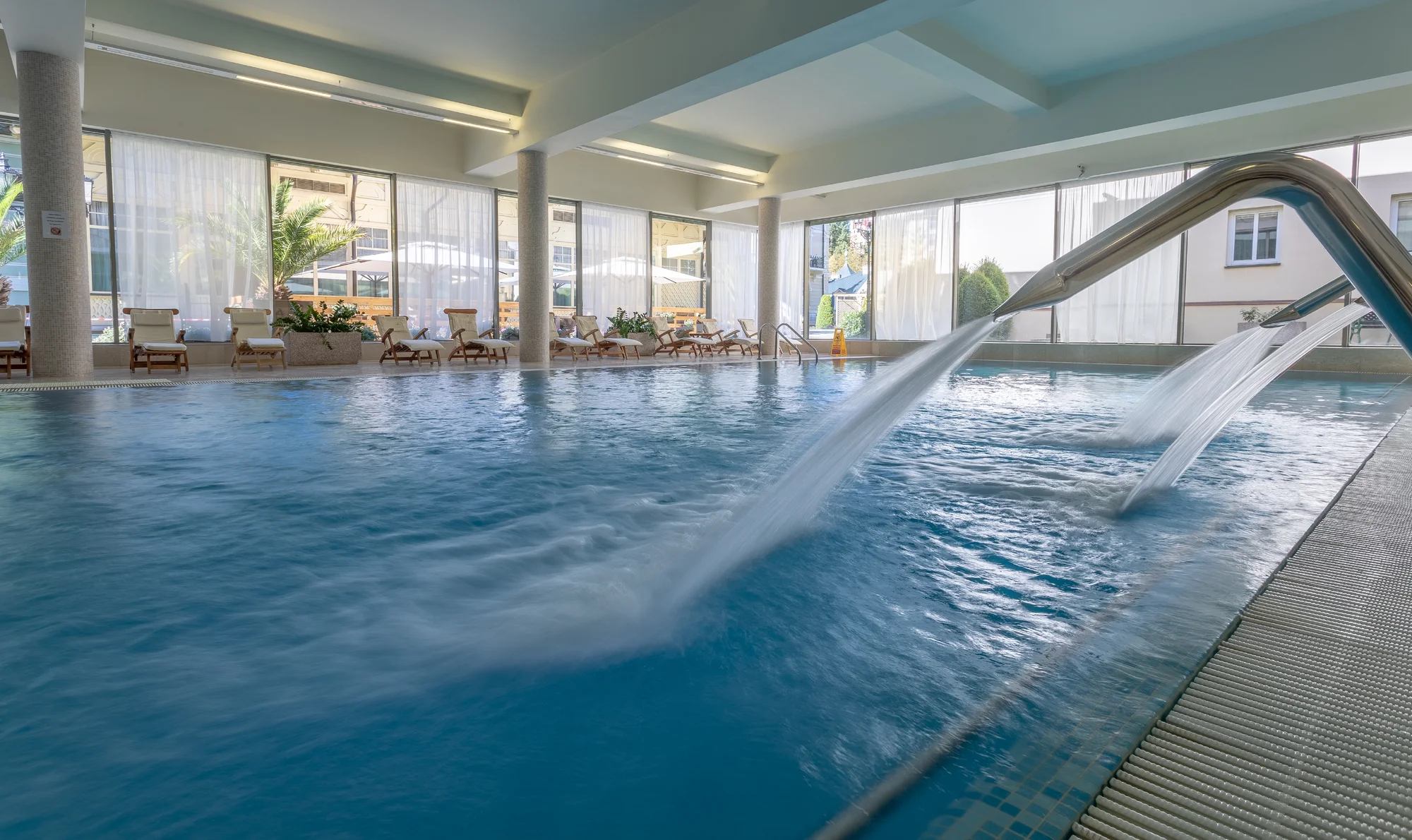Pobyt v luxusním 5* hotelu v Karlových Varech: neomezený wellness i masáže a koupele