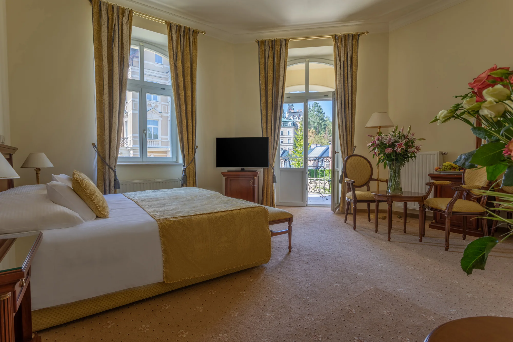 Pobyt v luxusním 5* hotelu v Karlových Varech: neomezený wellness i masáže a koupele