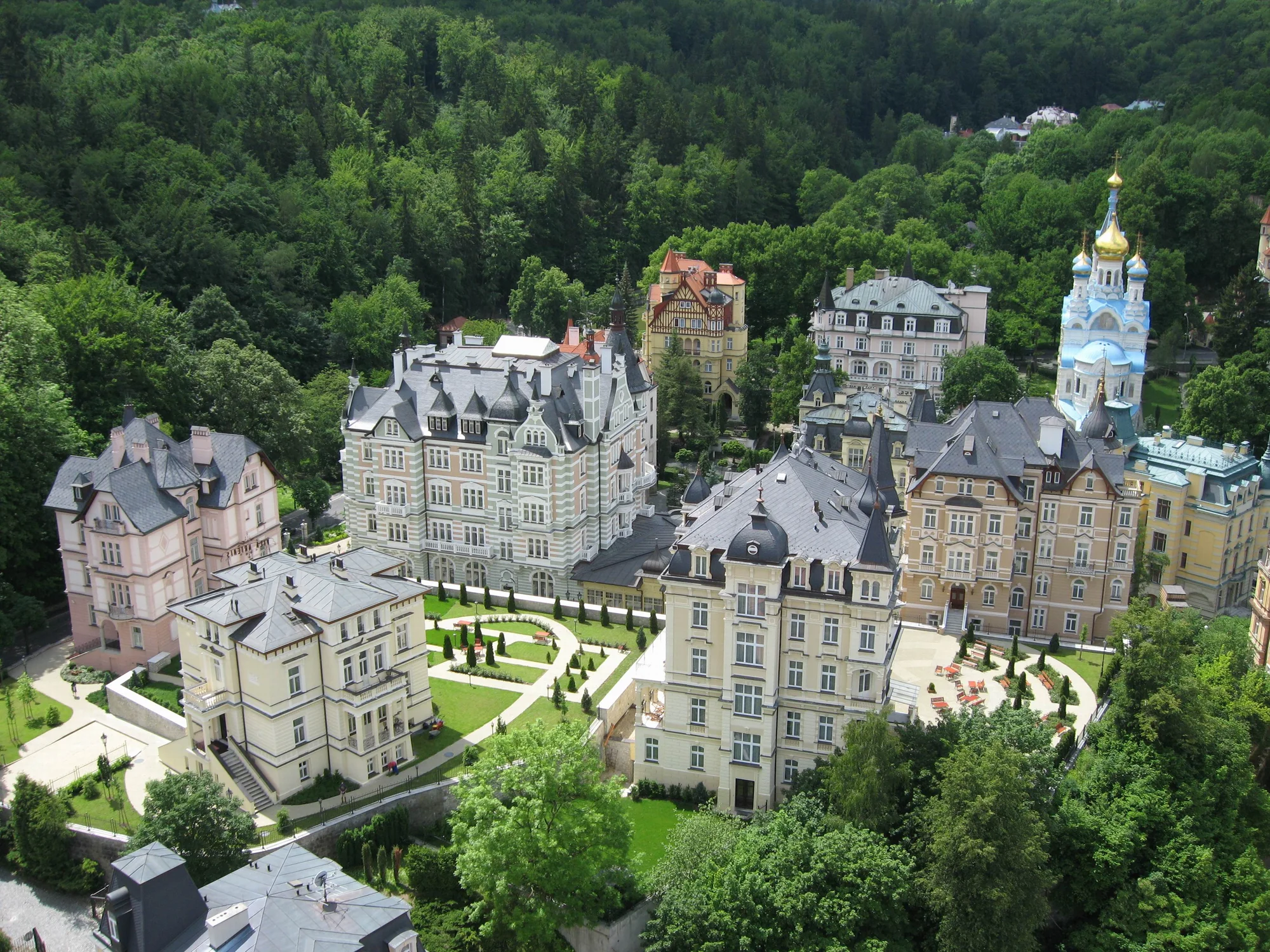 Pobyt v luxusním 5* hotelu v Karlových Varech: neomezený wellness i masáže a koupele