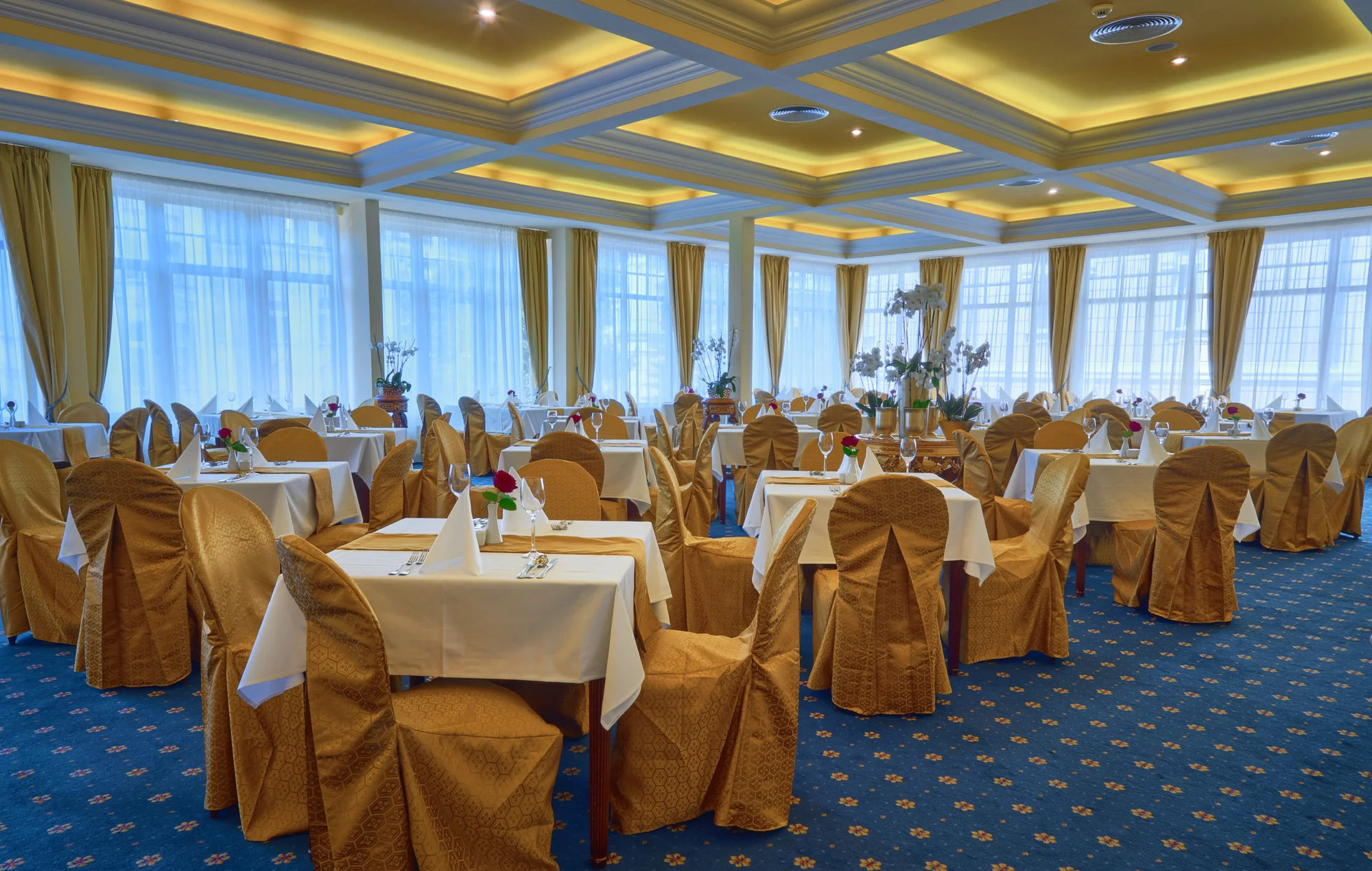 Pobyt v luxusním 5* hotelu v Karlových Varech: neomezený wellness i masáže a koupele