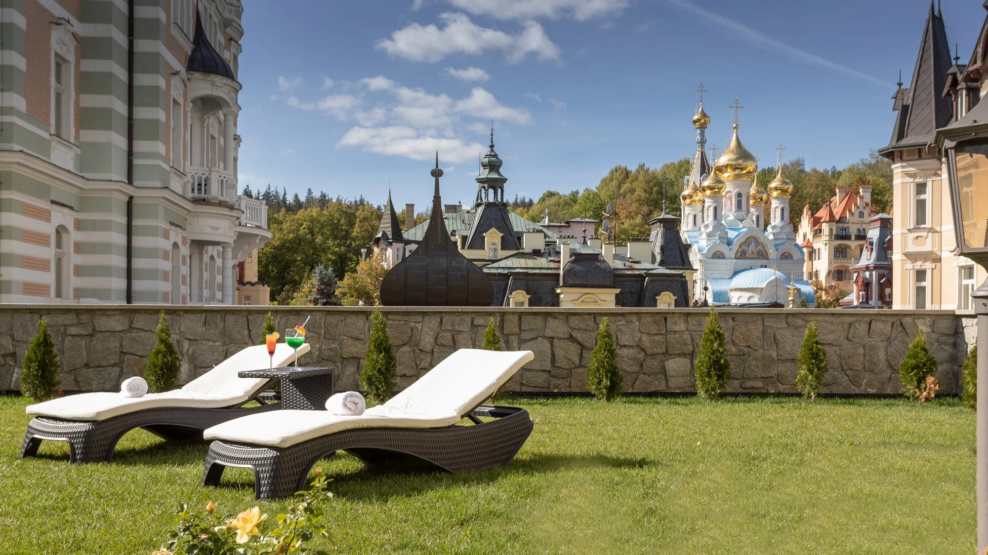 Pobyt v luxusním 5* hotelu v Karlových Varech: neomezený wellness i masáže a koupele