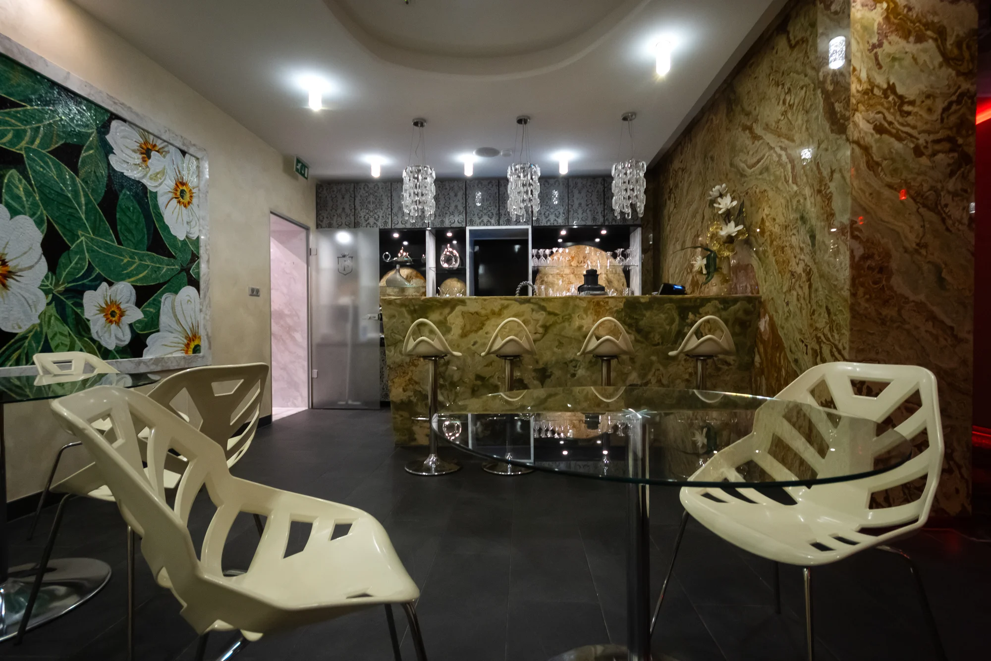 Degustační menu v klasicistním zámečku i vstup do wellness pro 2 osoby