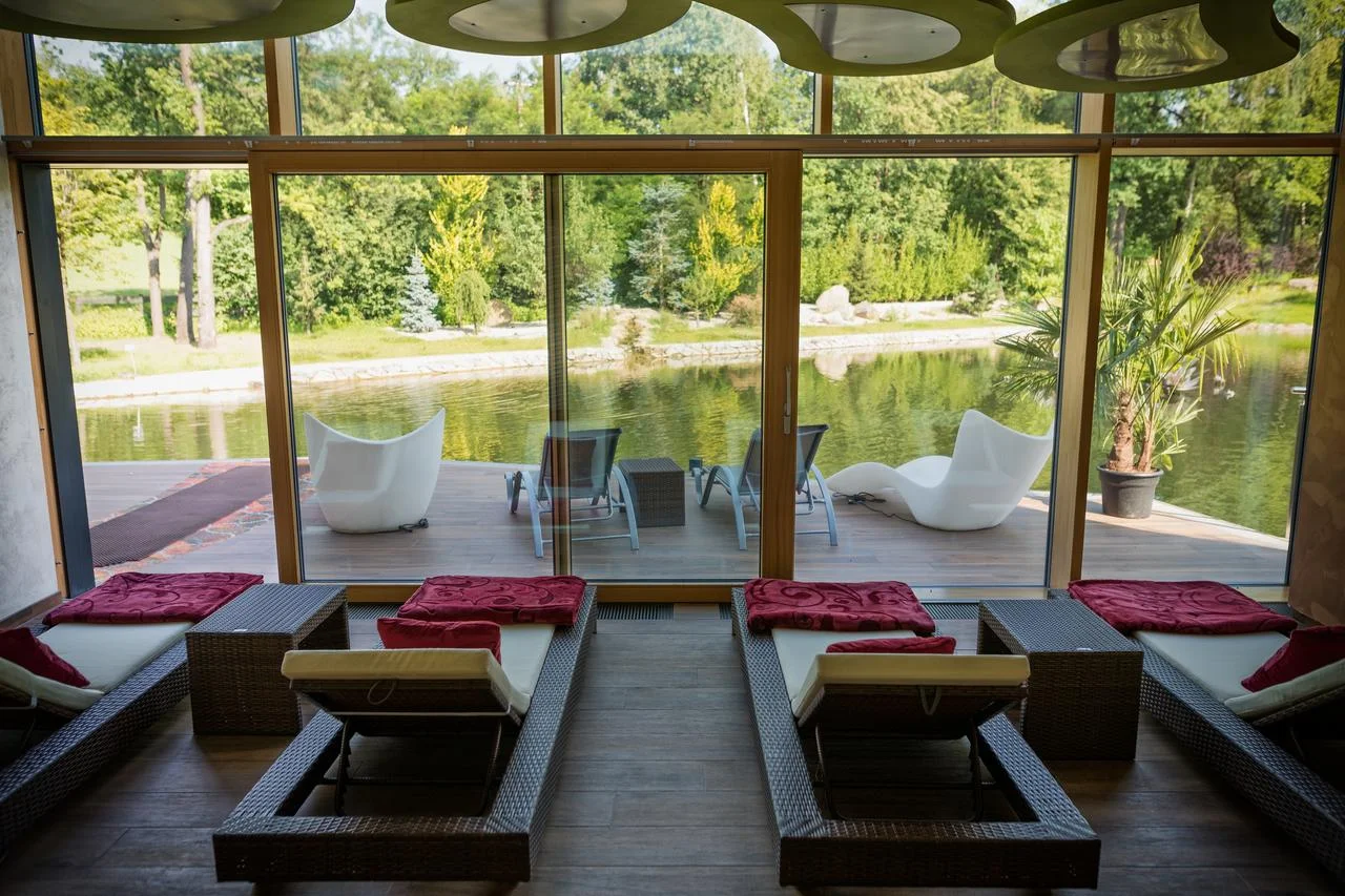 Degustační menu v klasicistním zámečku i vstup do wellness pro 2 osoby