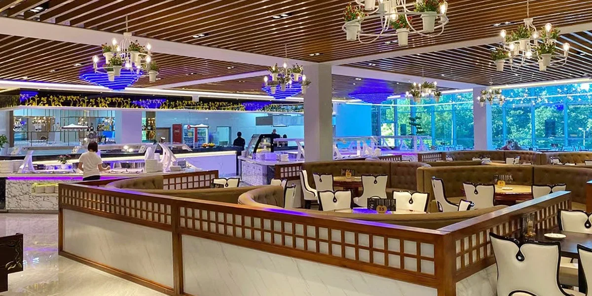 2 hodiny neomezené konzumace asijských pokrmů a dalších specialit: wok, sushi a gril bufet